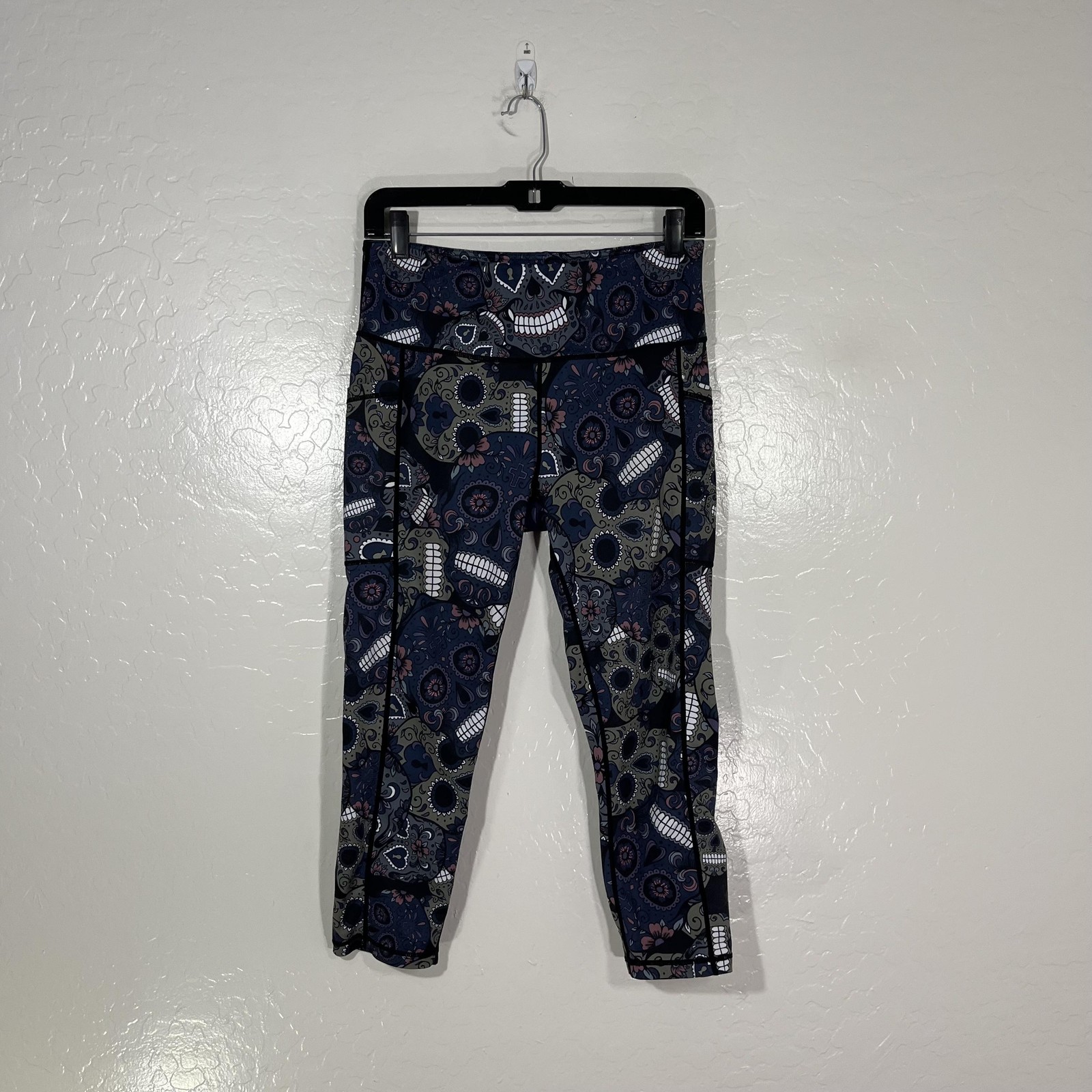 Constantly Varied Gear Leggings Womens M Multicolor Skull Capri Pockets Yoga Gym