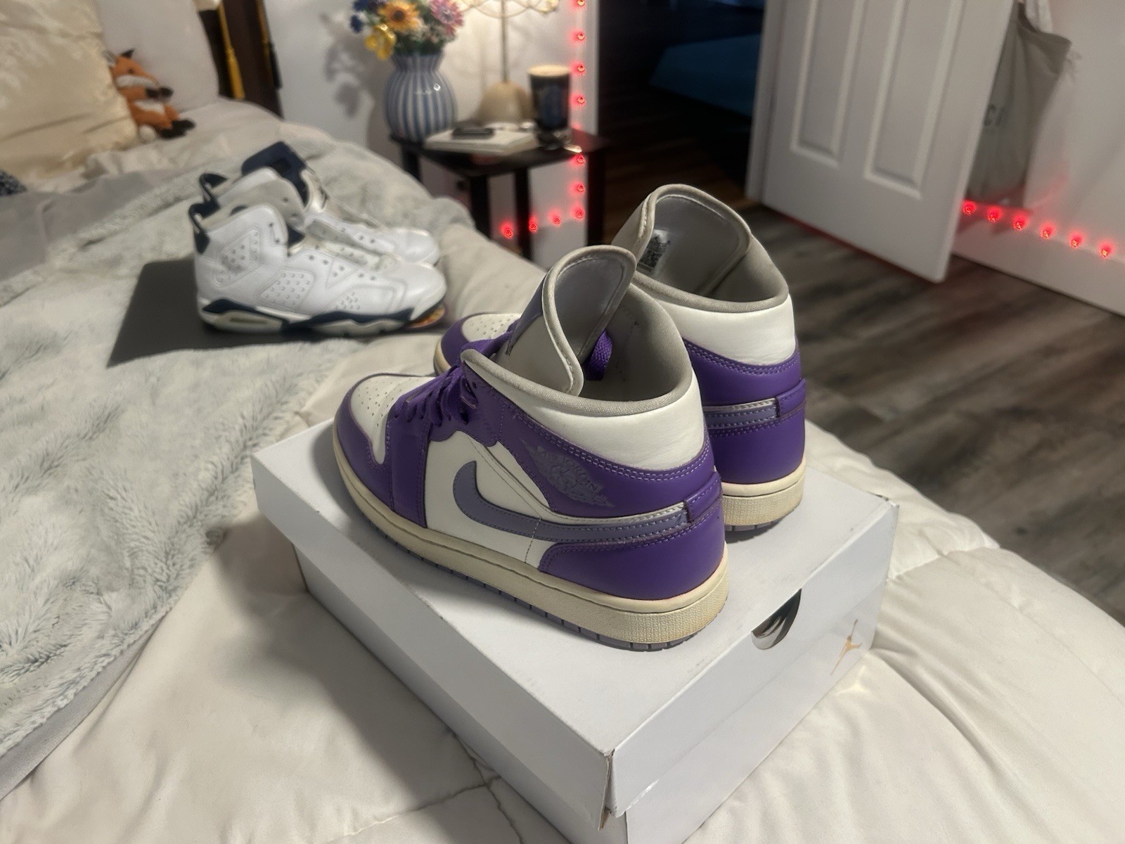 WMNS Air Jordan 1 Mid Grape/Sky J L T Purple. Women’s 8.5
