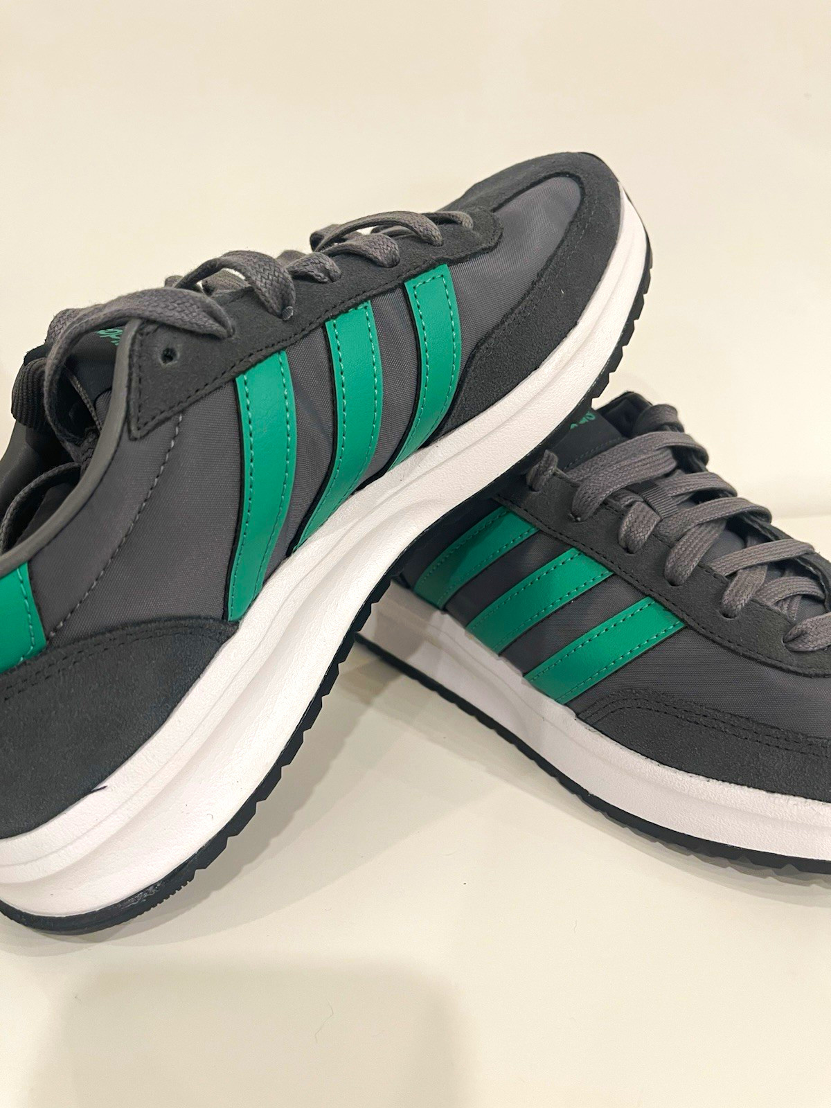adidas Run 70s 2.0 Gray/Green Low Top Lace-Up Cushioned Sneakers JI4921