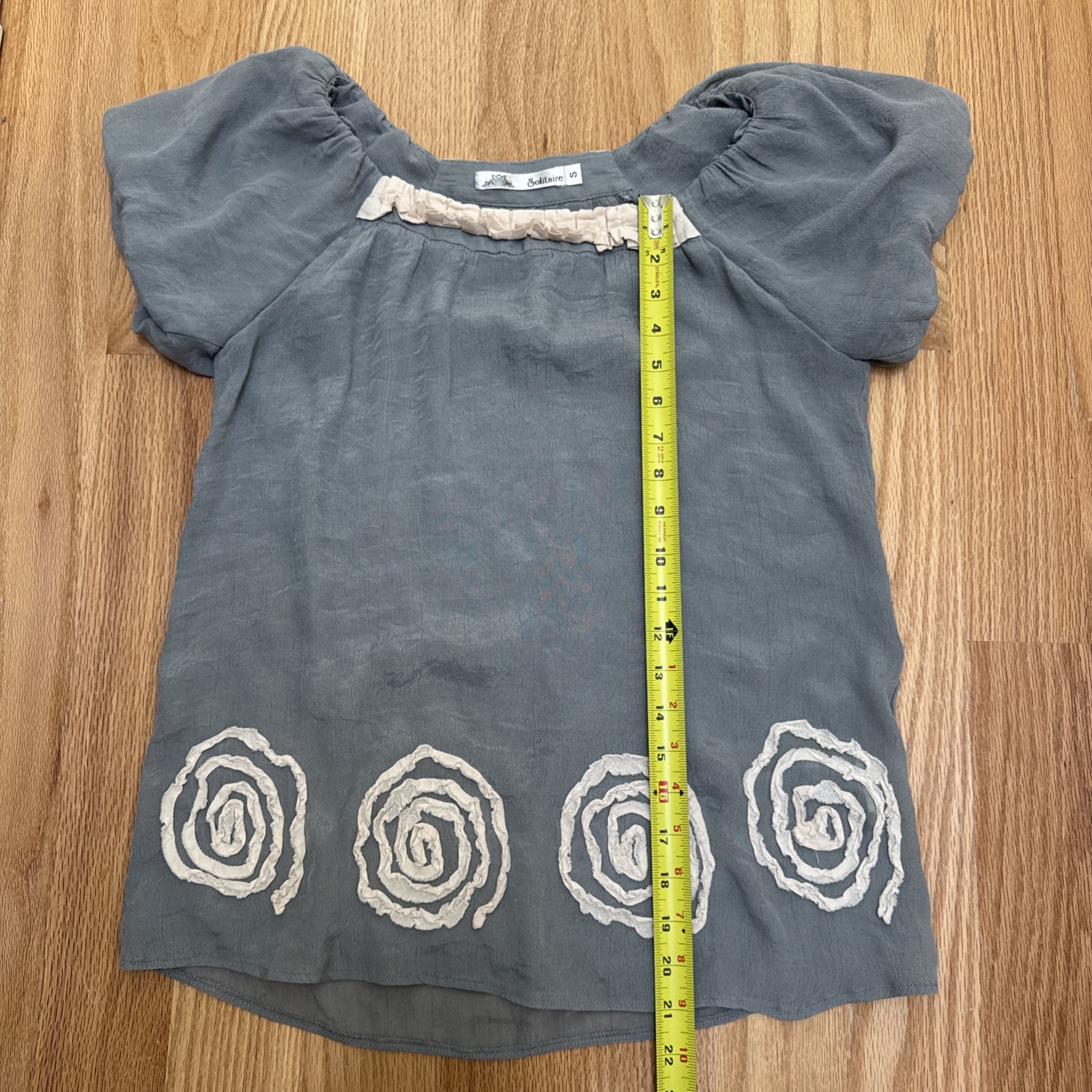 Womens Solitaire Boho Casual Tiered Gray Top Blouse Size Small