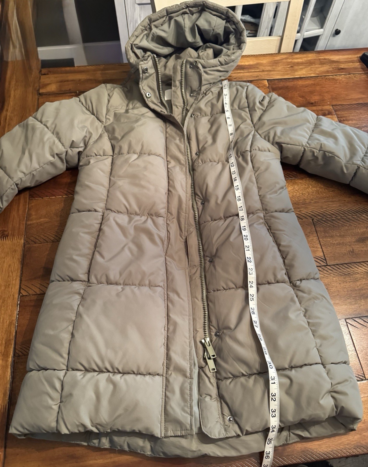 Stunning and cute! Women’s H&M Long Puff Jacket, Olive Green, size small. Read!