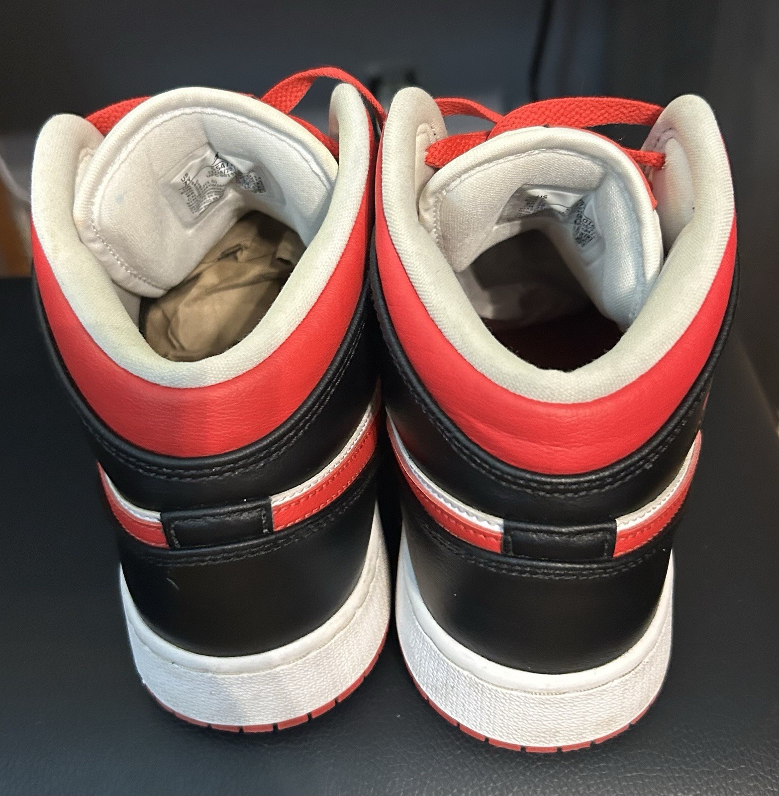 Nike Air Jordan 1 Mid Gym Red Black Toe Very Berry 554725-016 GS 7Y 8.5 W