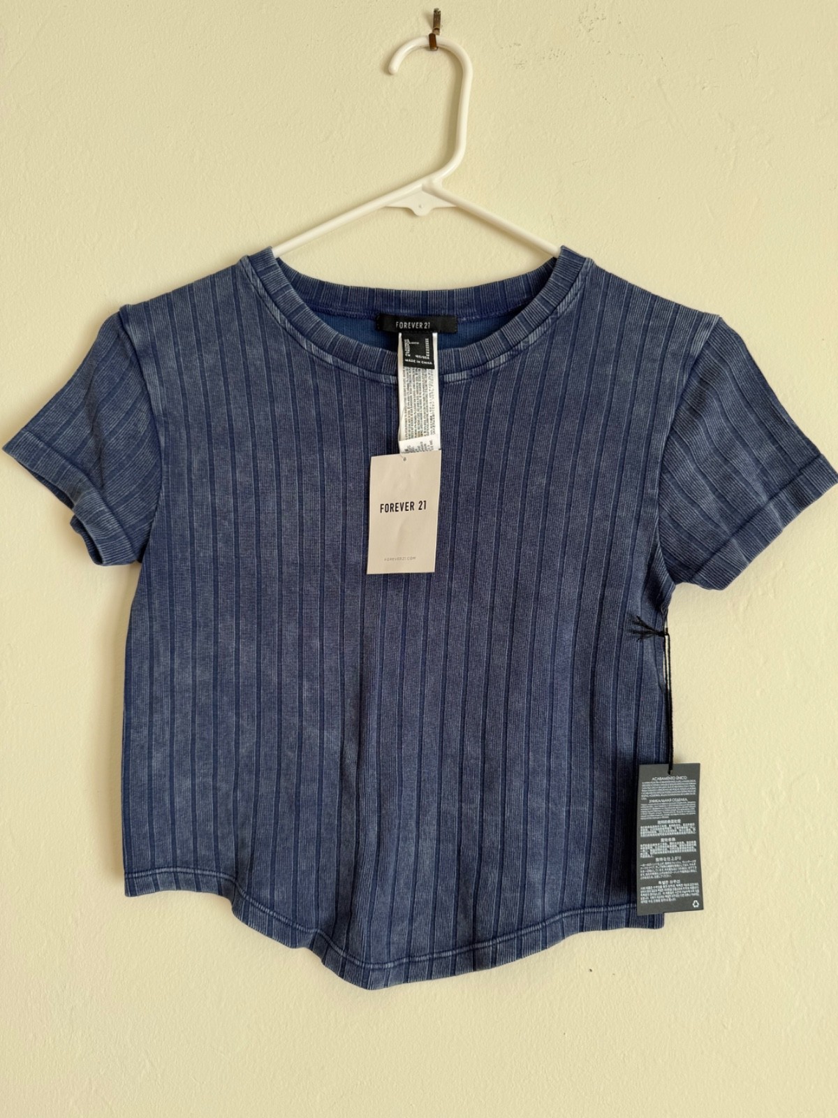 NWT Junior’s Forever 21 Cropped T-Shirt Top Blouse-Medium