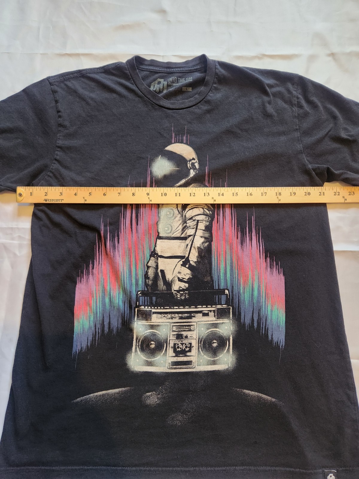 Into the AM Men’s Black Astronaut Boombox Graphic Cotton Crew Neck T-Shirt L