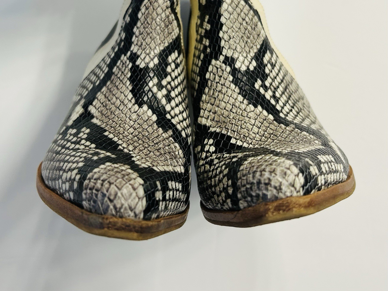 Gianni Bini “Eviee” Snakeskin Western Ankle Boots Women’s sz. 7.5
