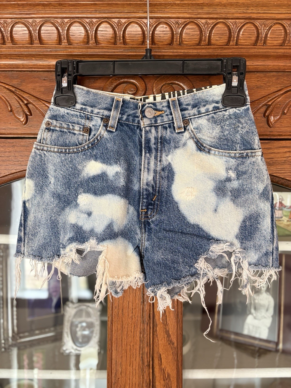 THE LAUNDRY ROOM CA SIZE SMALL CUTOFF BLEACHED FADED CUSTOM LEVIS SO CUTE