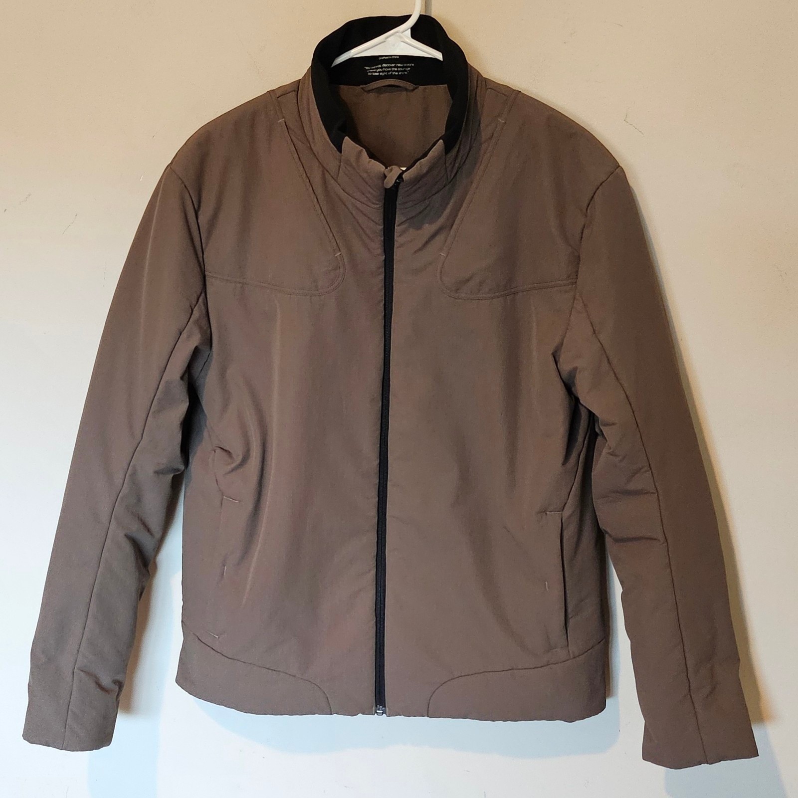 Paskho Minimalist Nylon Performance Puffer Jacket – Size Medium