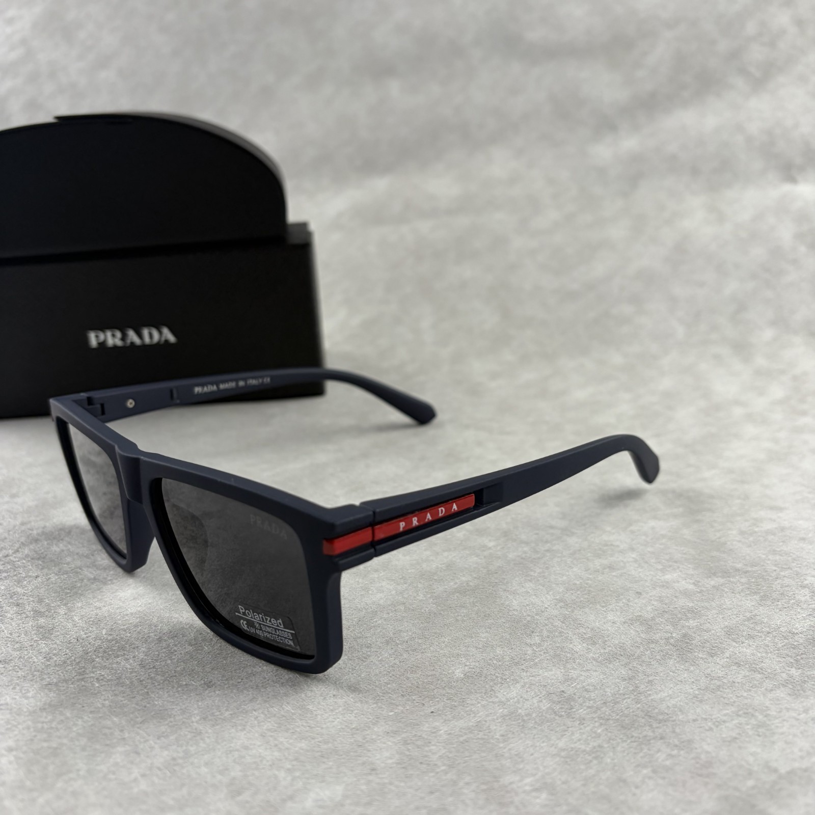 New In Box – Prada Men’s & Women’s Square Designer Sunglasses Classic Frame