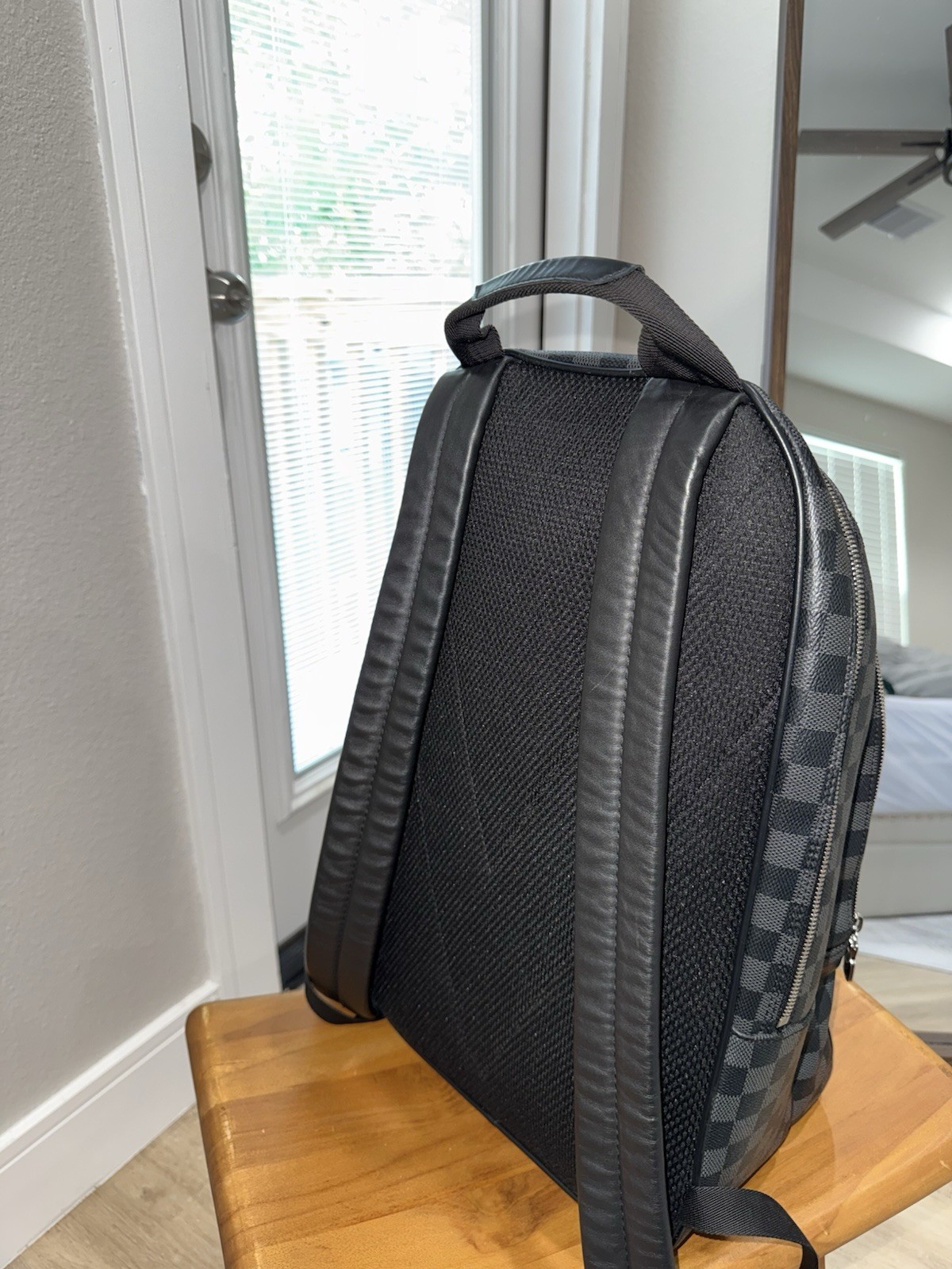 Louis Vuitton Damier Graphite Men’s Zip Backpack Black/Gray Checkered Pockets