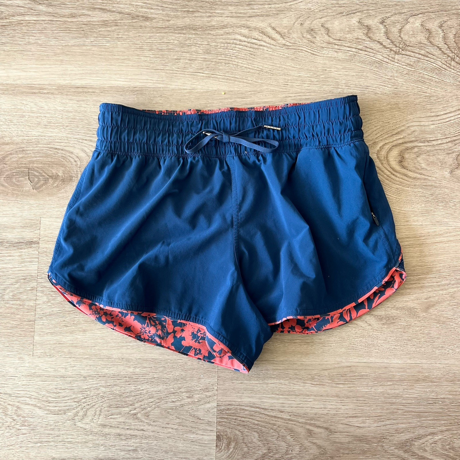 Lululemon Choose A Side Reversible Short Navy Peach Floral Size 6