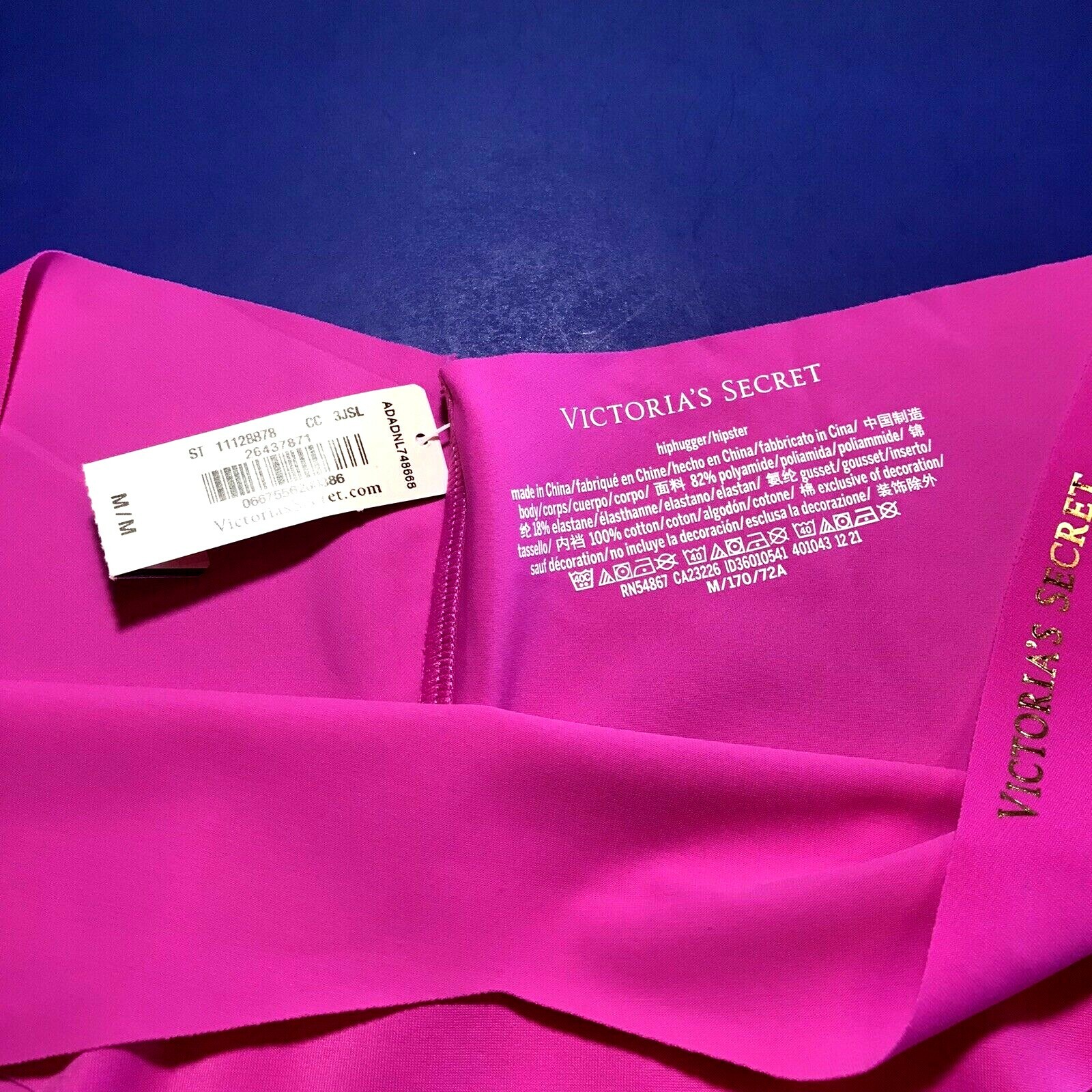 Victoria’s Secret Women’s MEDIUM No Show Hipster Panties Underwear-Fuchsia Pink