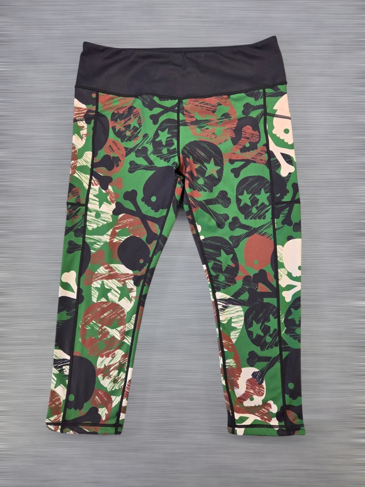 CVG Constantly Varied Gear Women’s XL Reversible Badass Camo Capri Leggings