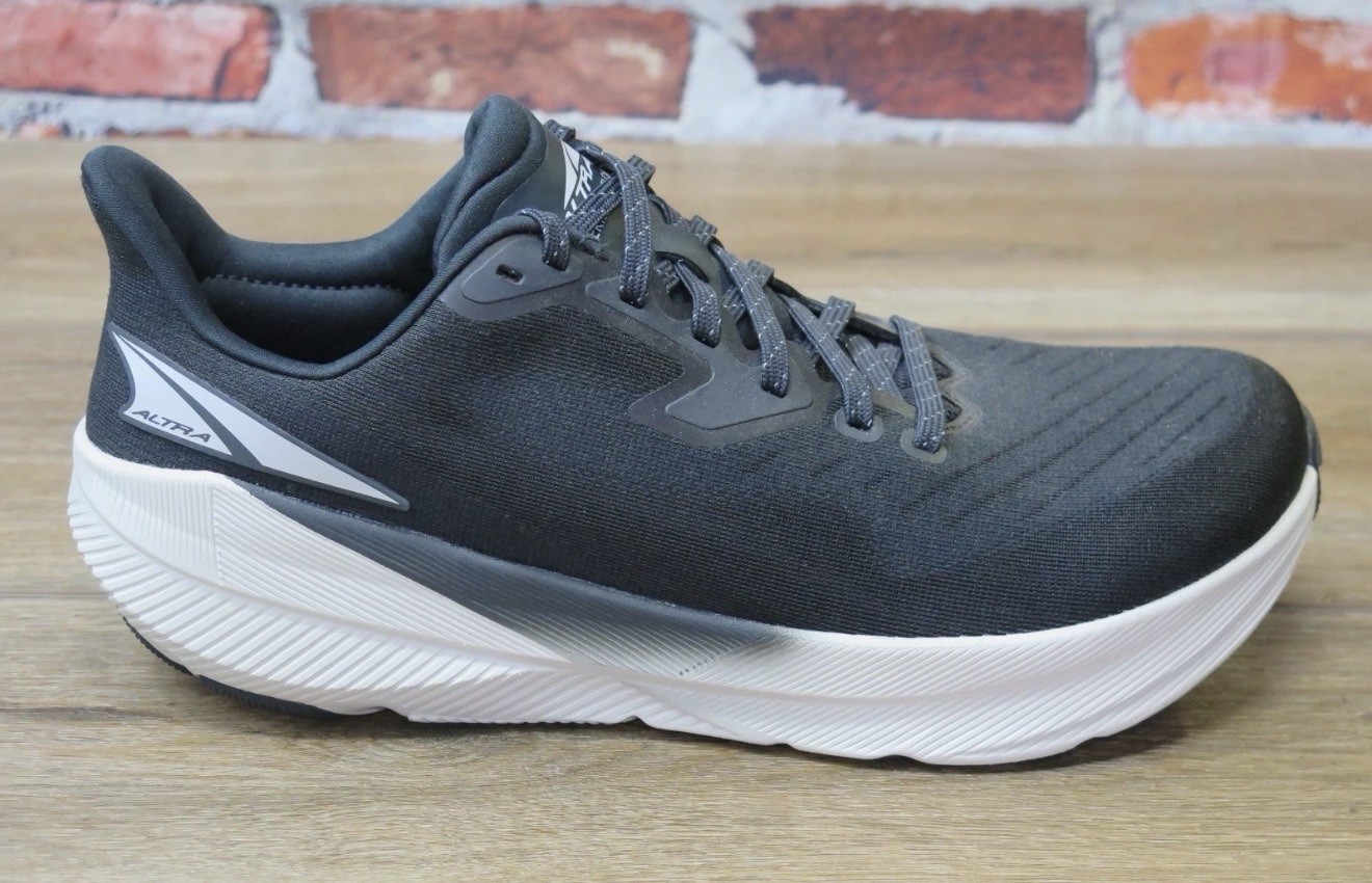 Men’s Altra Experience Flow Black/White 4mm Heel Drop Running Sz 10 AL0A85NV010