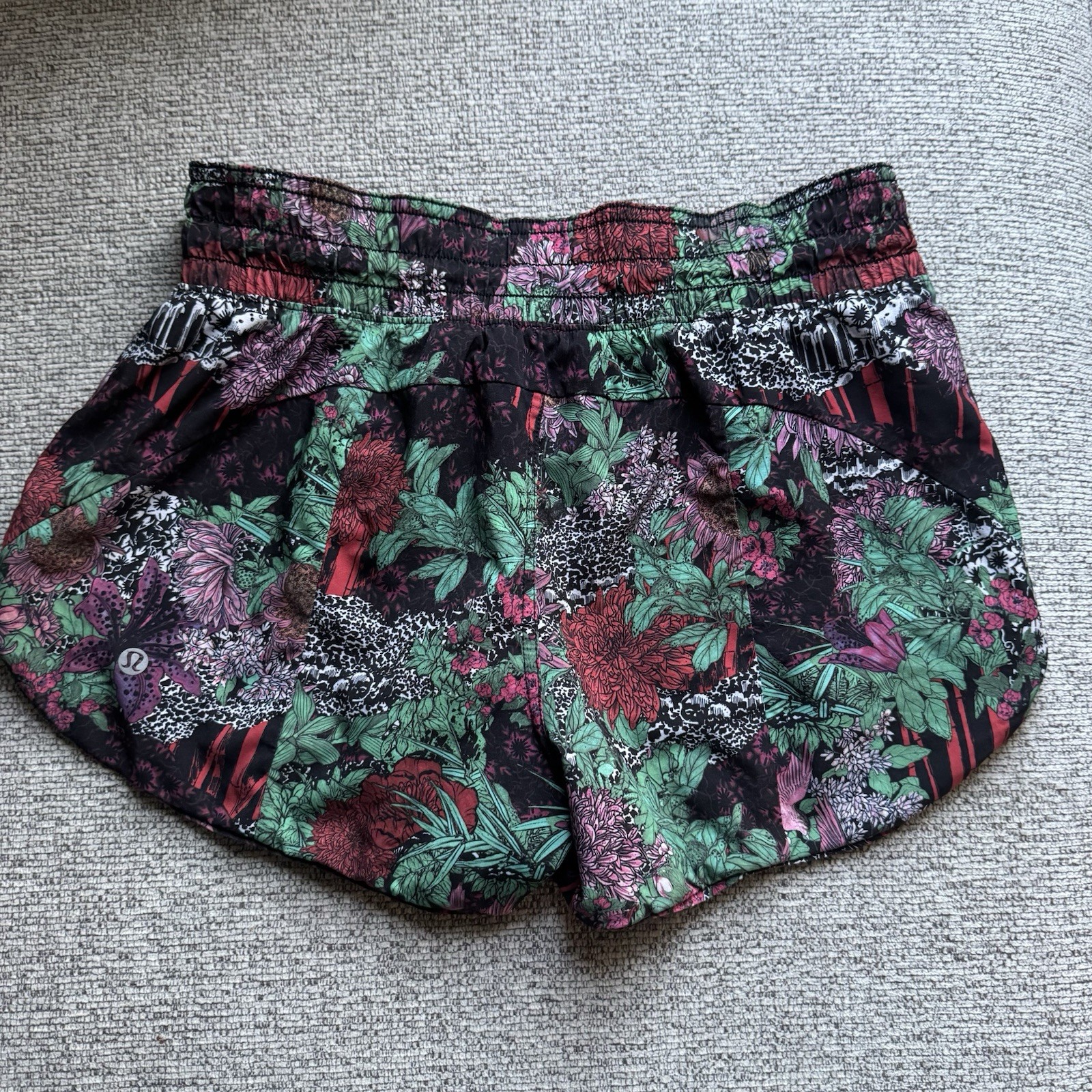Lululemon Choose a Side Reversible Shorts Size 6 Burgundy/Multi- Color