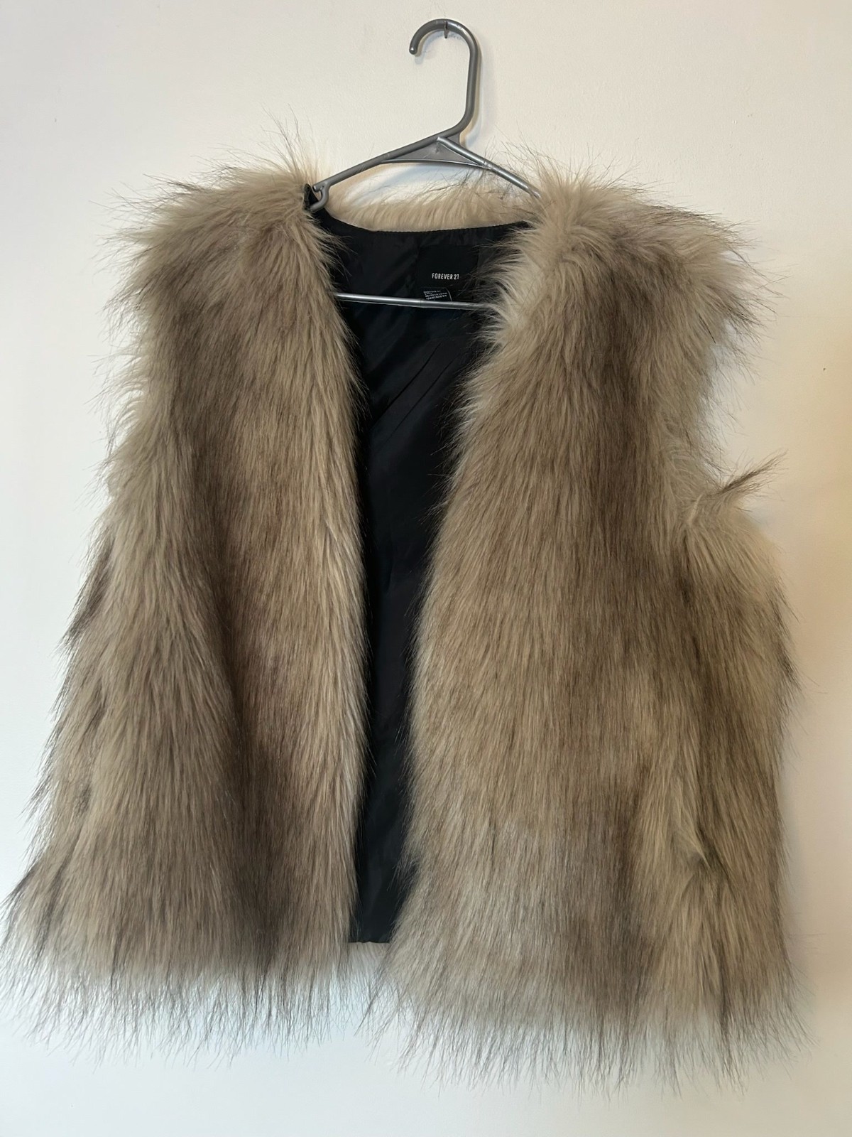 Forever 21 Vest Womens Medium Beige Faux Fur Lined Open Front Fluffy Winter Cozy