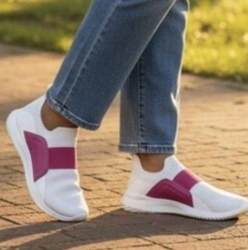 NWT Torrid Women Elastic & Knit Sneakers White Pink Slip Pull On Tabs 10.5 WW
