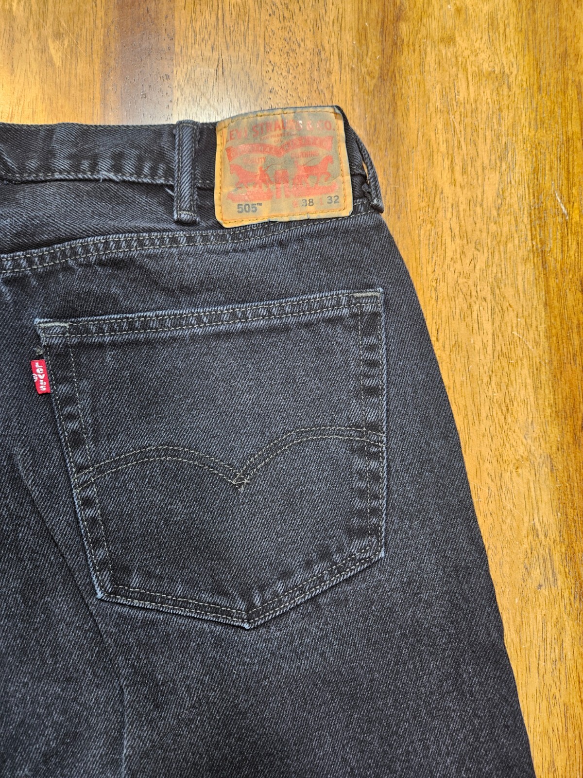 Levi Strauss Denim Jeans 505 Mens Size 38×32 Zipper Button Pockets Dark Wash
