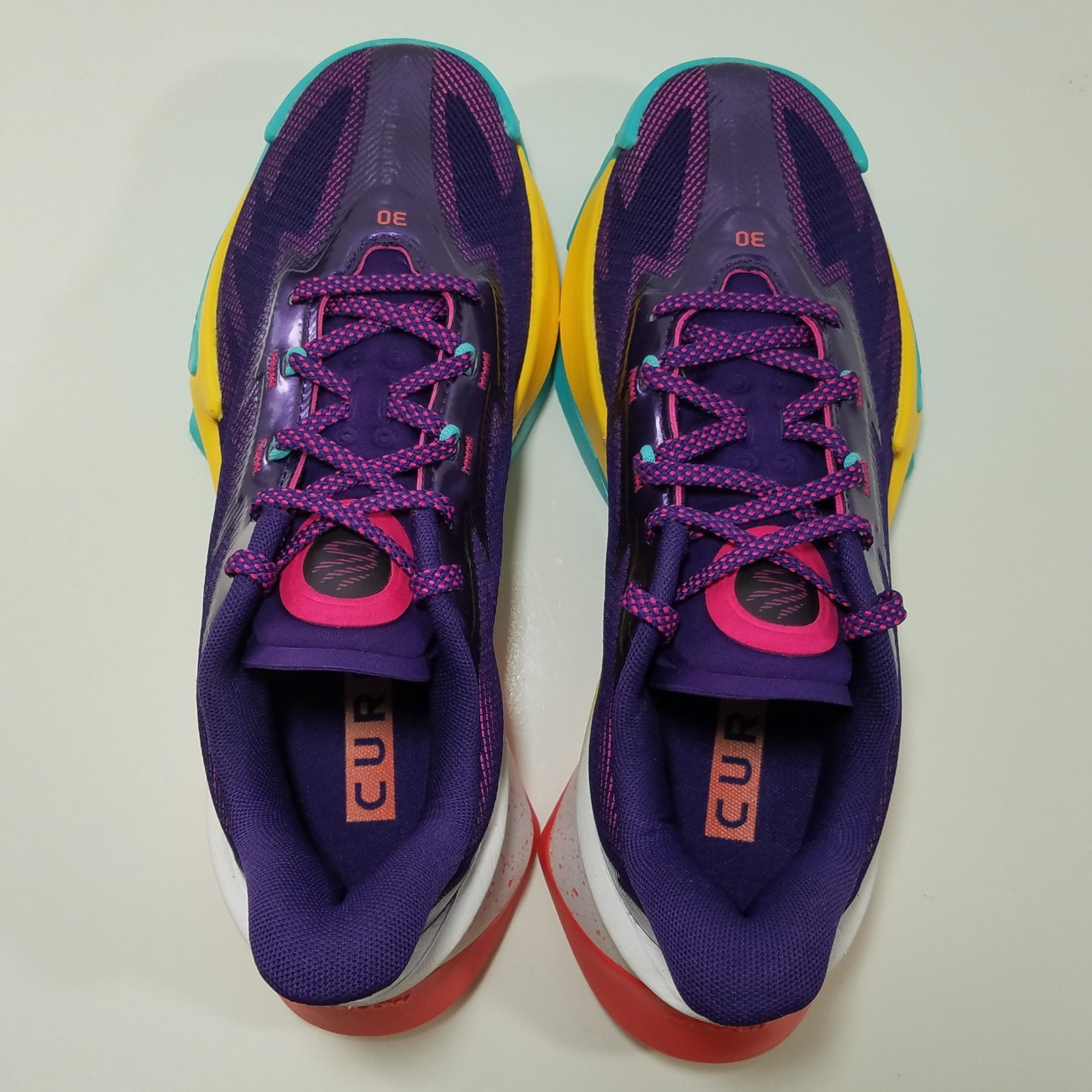 Under Armour Curry Series 7 “Curry World Tour” 3027983-500 Size M 9 / W 10.5