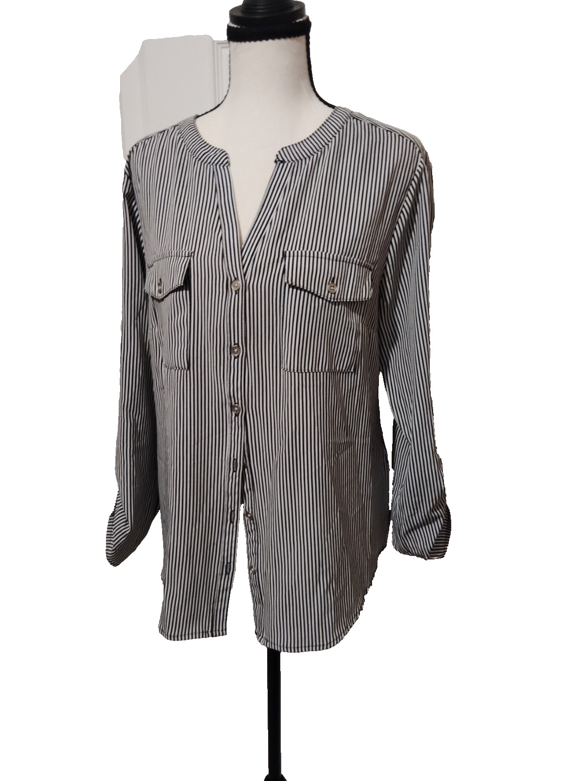 NOTATION WOMEN’S MEDUIM BLCK & WHITE STRIPED ROLL TAP BUTTON FRONT BLOUSE