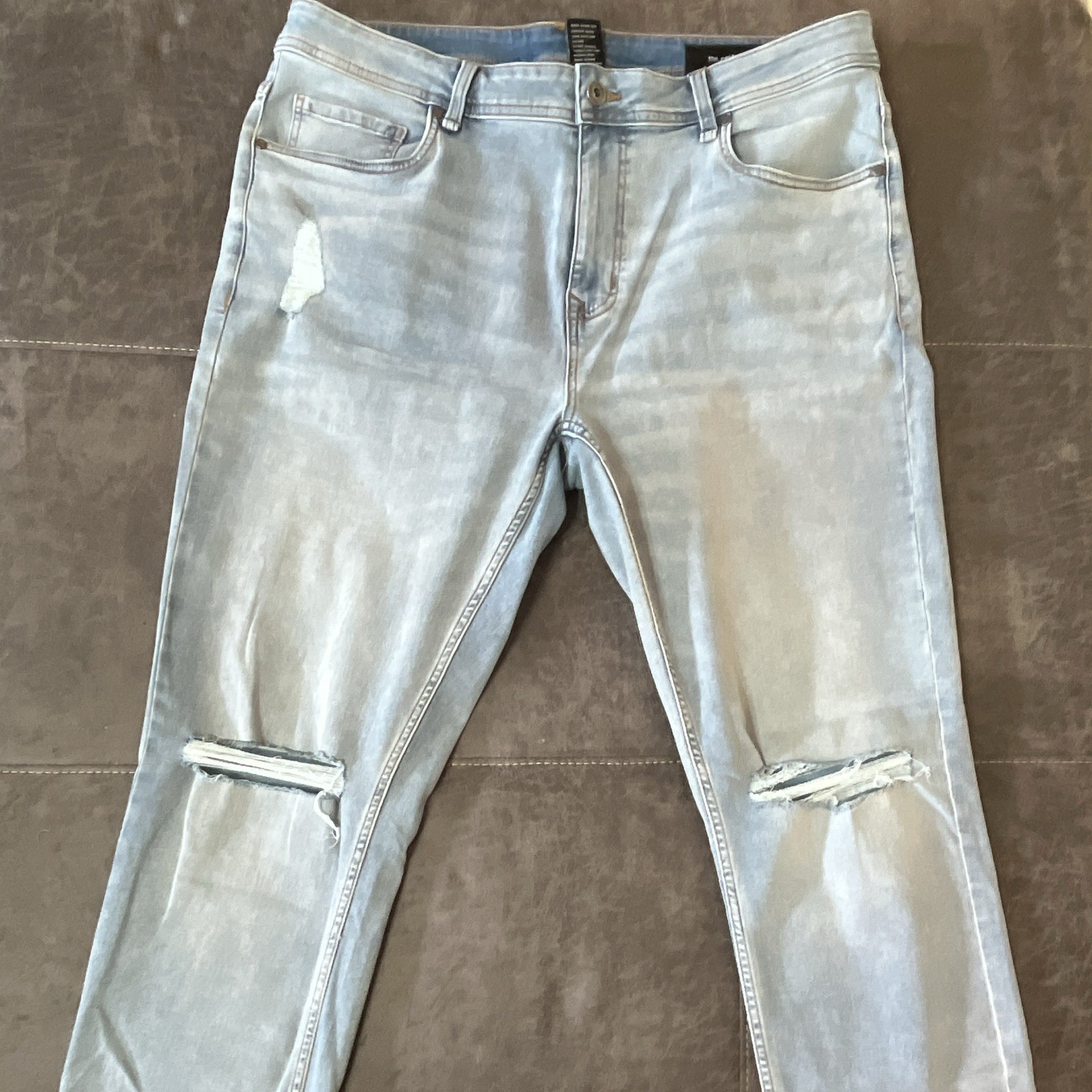 The Perfect Jean NYC Men’s Athletic Fit Straight Light Wash Distressed Jeans