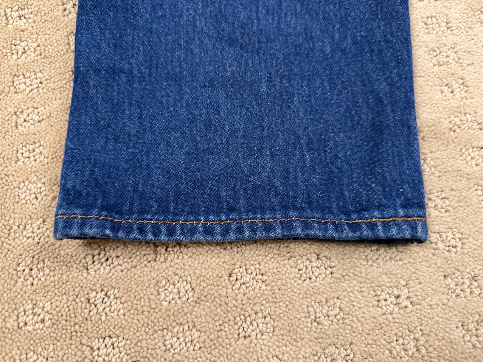 Men’s Levi’s 501 Jeans Button Fly Medium Wash Blue Denim Modern LVC 33×27 #1118