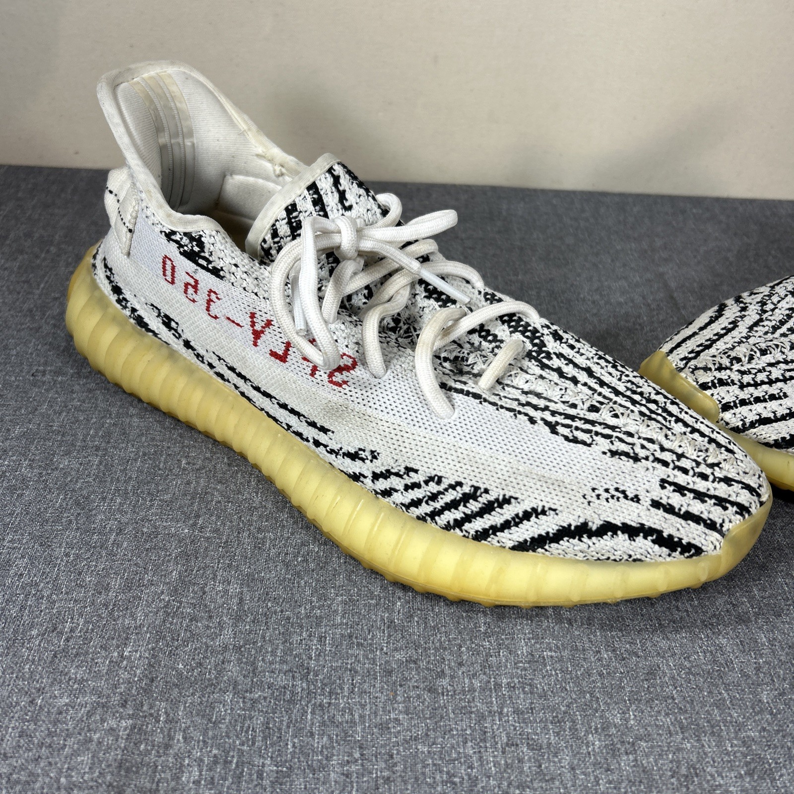 Adidas Yeezy Boost 350 V2 Zebra Men Size 11.5 CP9654 White Grey Shoes * no Box