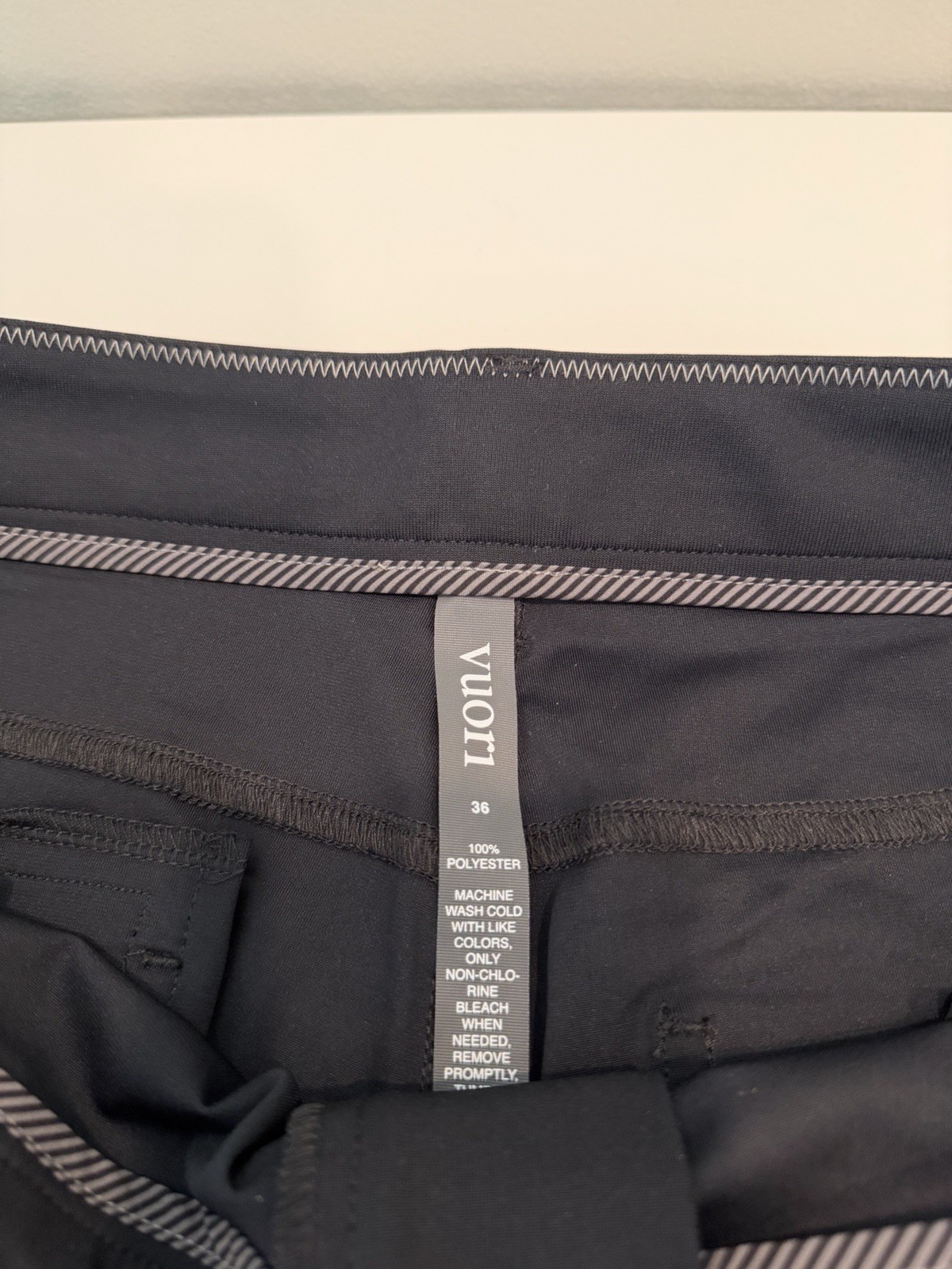 Vuori Men’s Performance Pant Size 36 Navy Dark Charcoal 5Pocket Stretch Slim Fit
