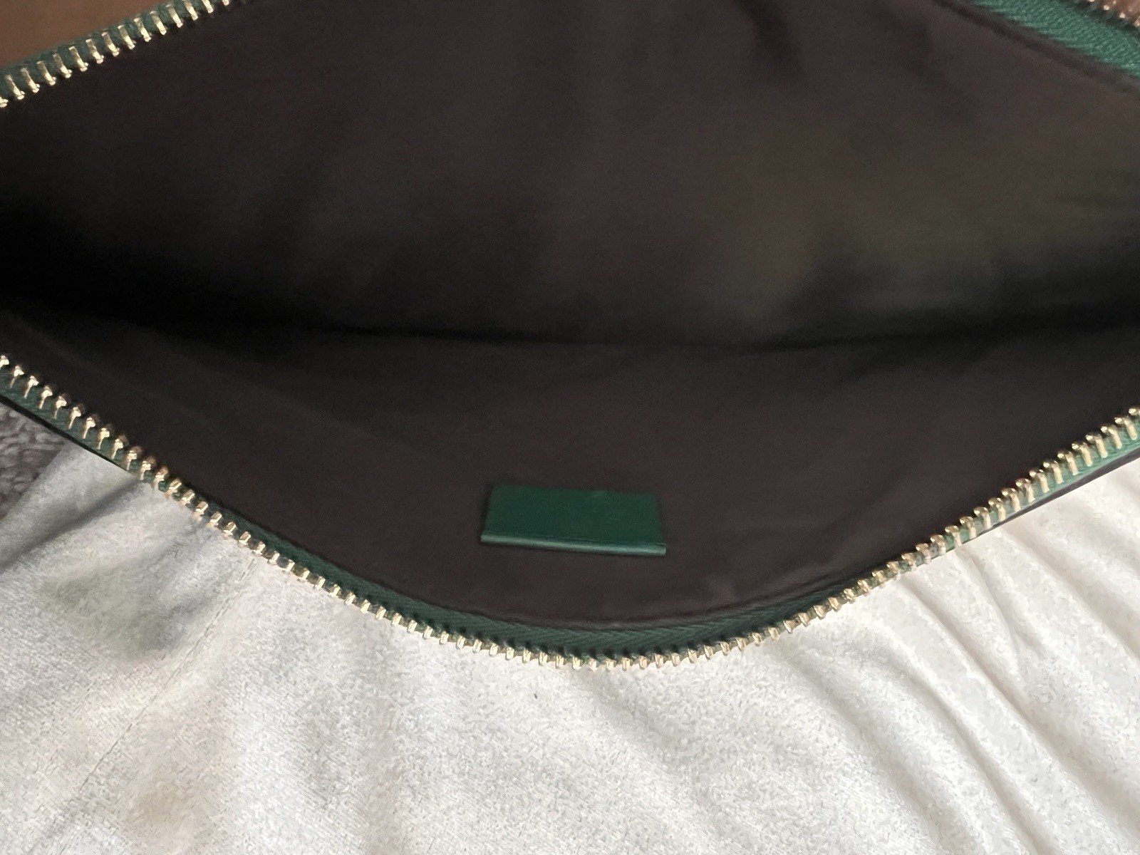 Auth Gucci GG Supreme L’Aveugle Par Amour’ Large Zip Pouch Bag