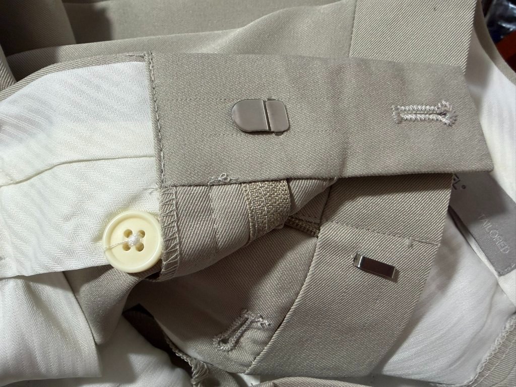 NWT Louis Raphael Tailored modern fit W38 L32 solid flat zipper button closure