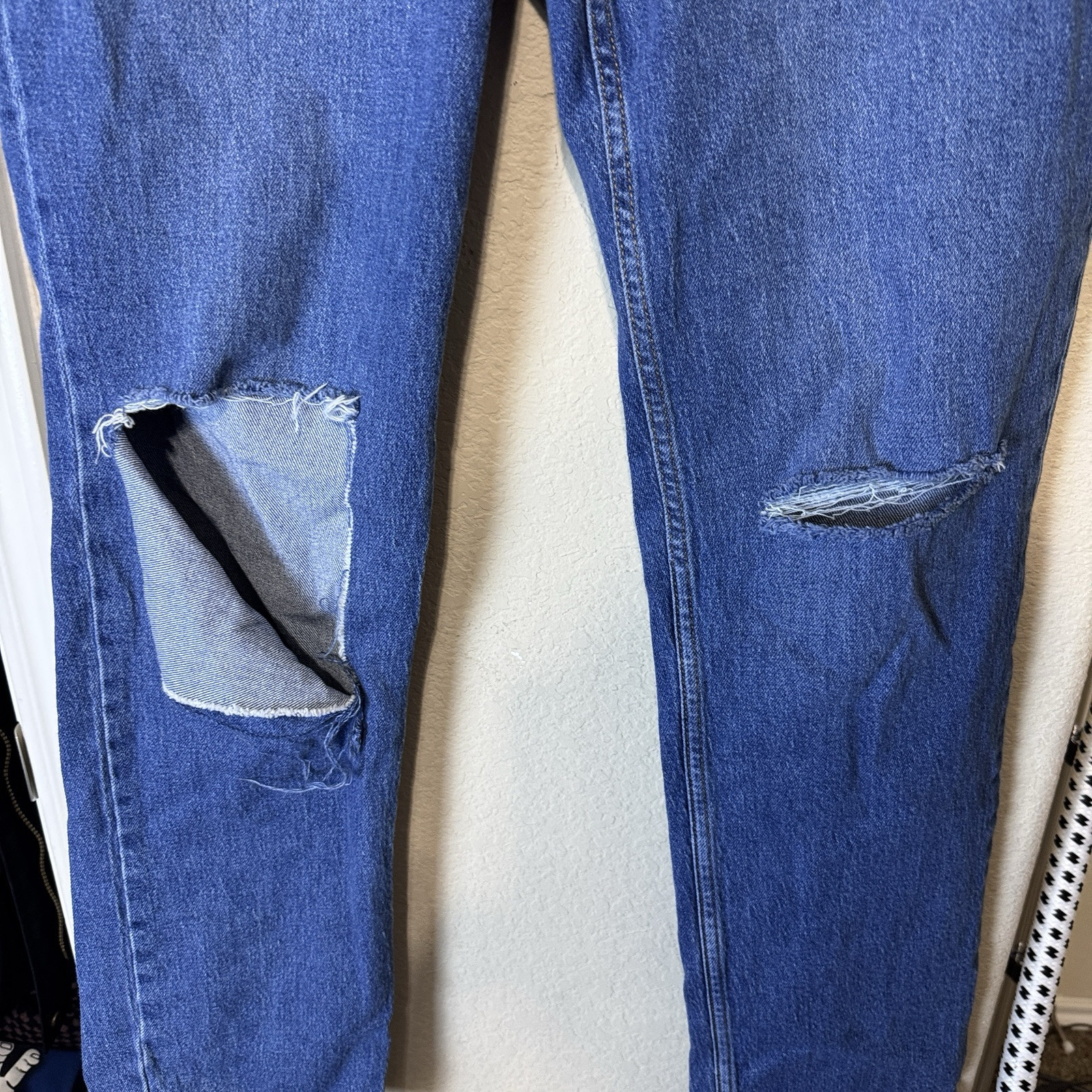 Good American 90’s Icon Straight Jeans Women’s size 14/32 ripped knees