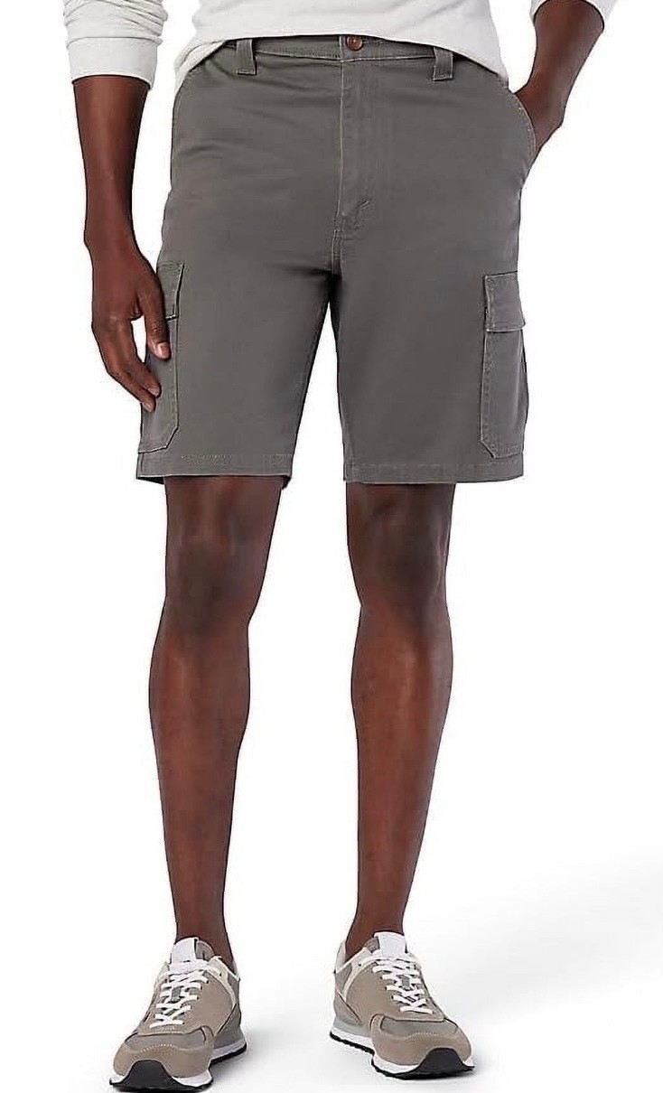 NEW Levis Signature Essential Cargo Shorts Mens 38 Super Flex Fabric 10” Inseam