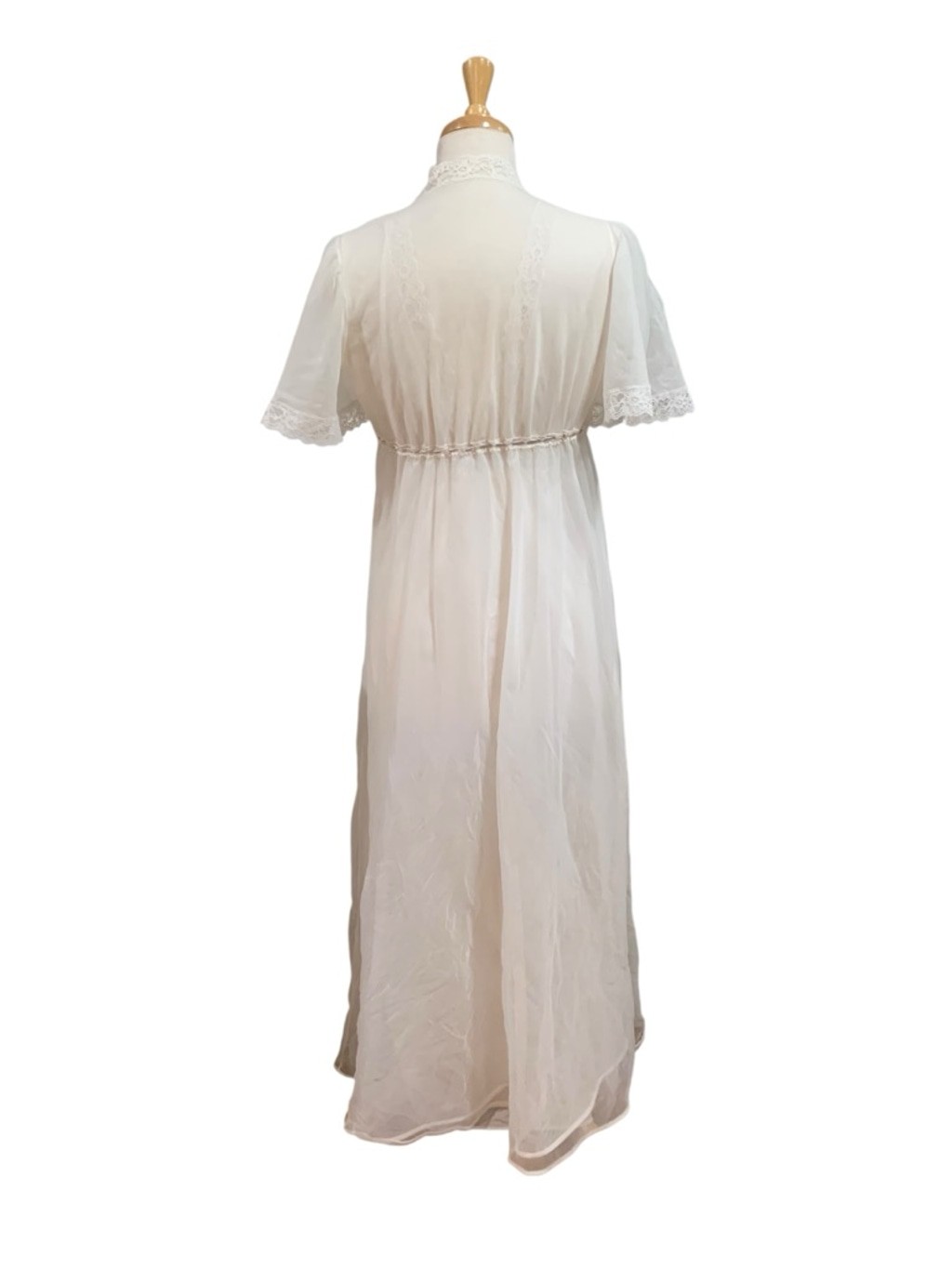 Vntg 70’s Dreamaway White Robe and nightgown with Blue Embroidery, Size S