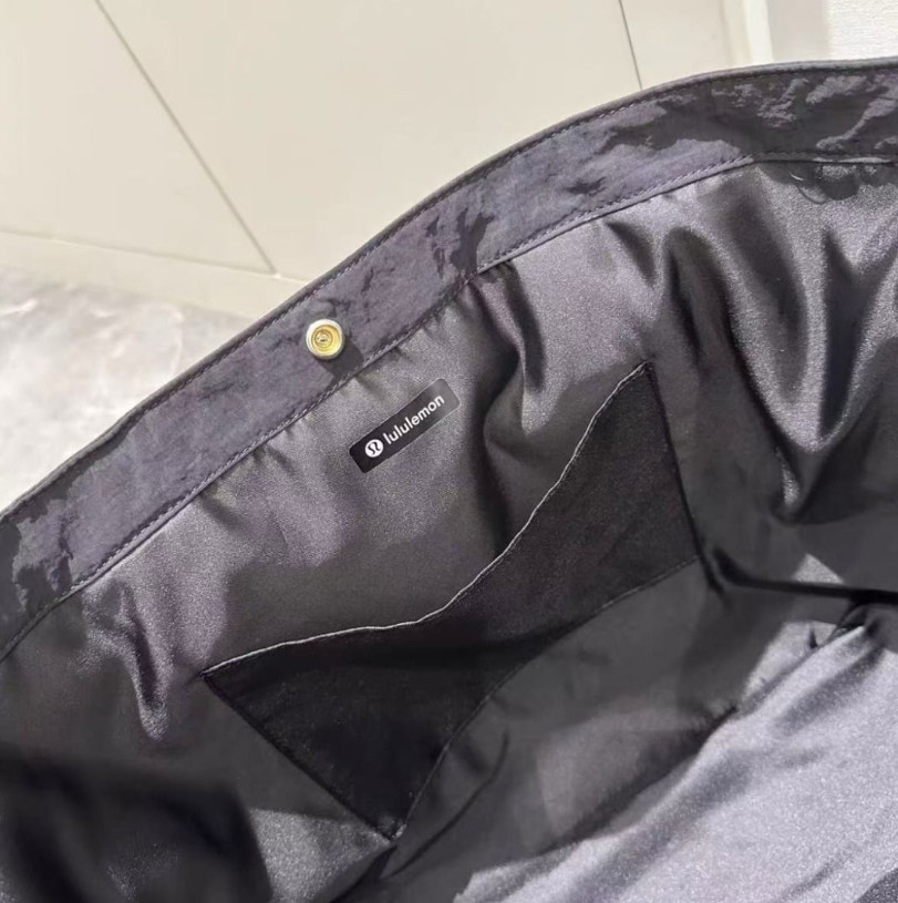 Authentic Lululemon 20L Tote – Large Daily Multi Pocket Gym Travel Bag – NWT