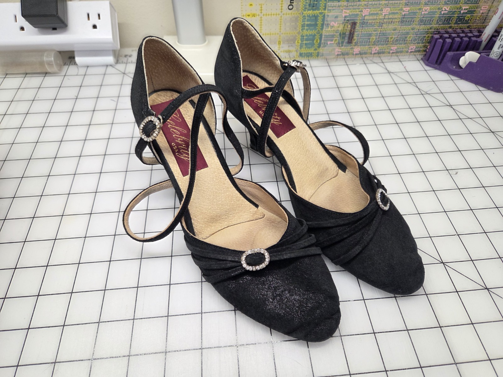 Celebrity Ballroom Dancing Dance Shoes Black Glitter Suede 8.5 W Closed Toe