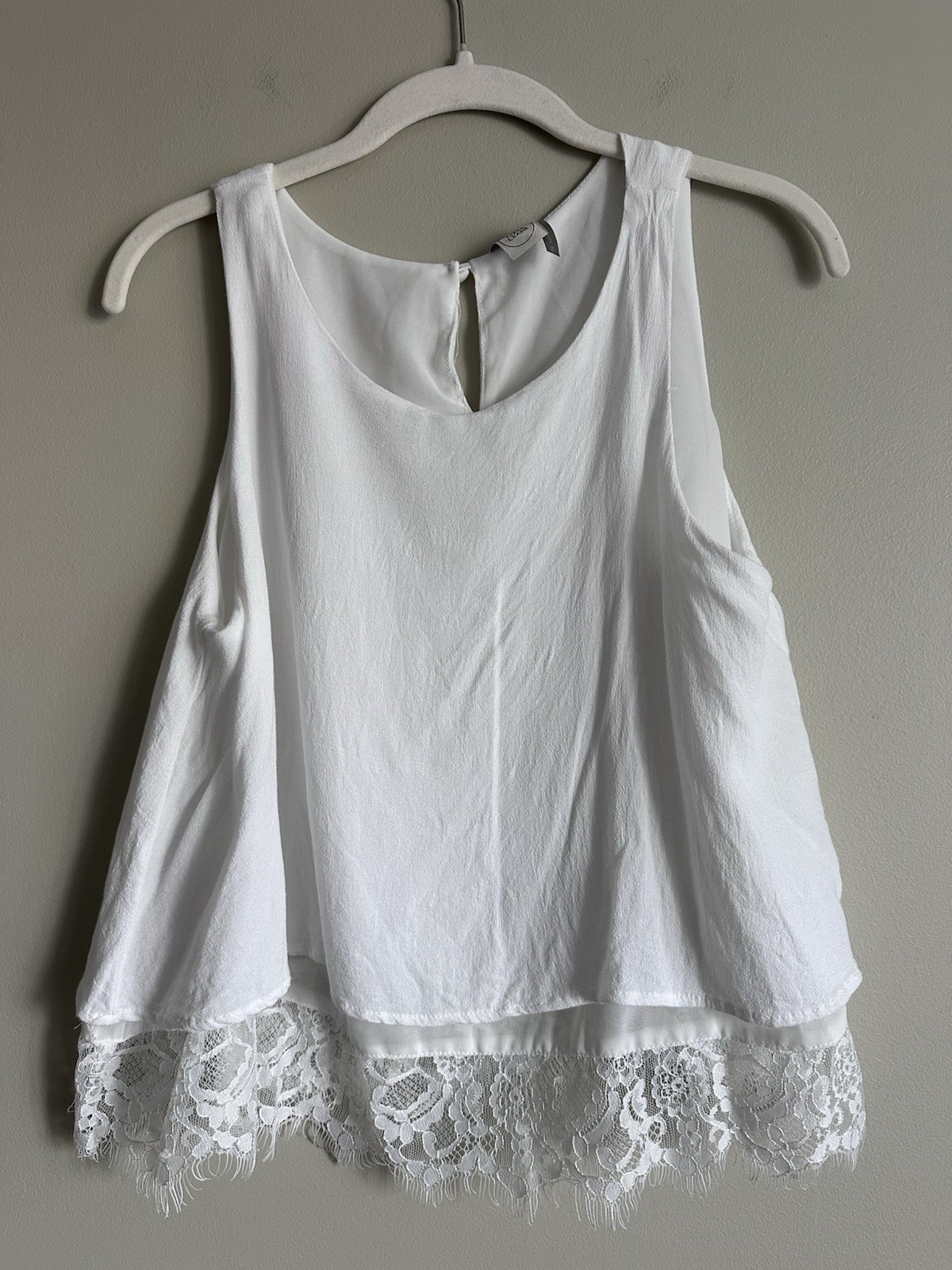 Women’s White Flowy Lace Key Hole Rank; Size Medium