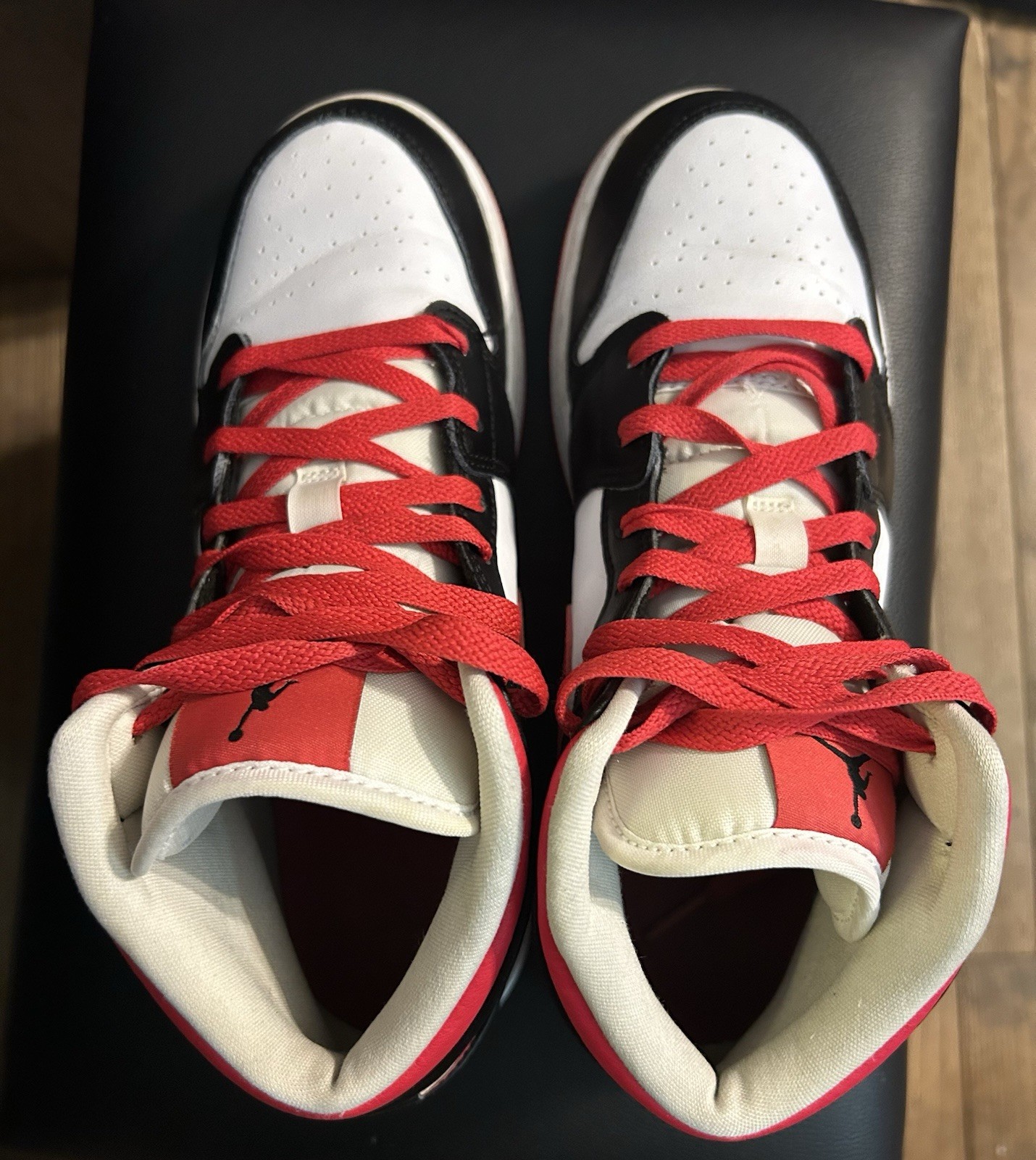 Nike Air Jordan 1 Mid Gym Red Black Toe Very Berry 554725-016 GS 7Y 8.5 W