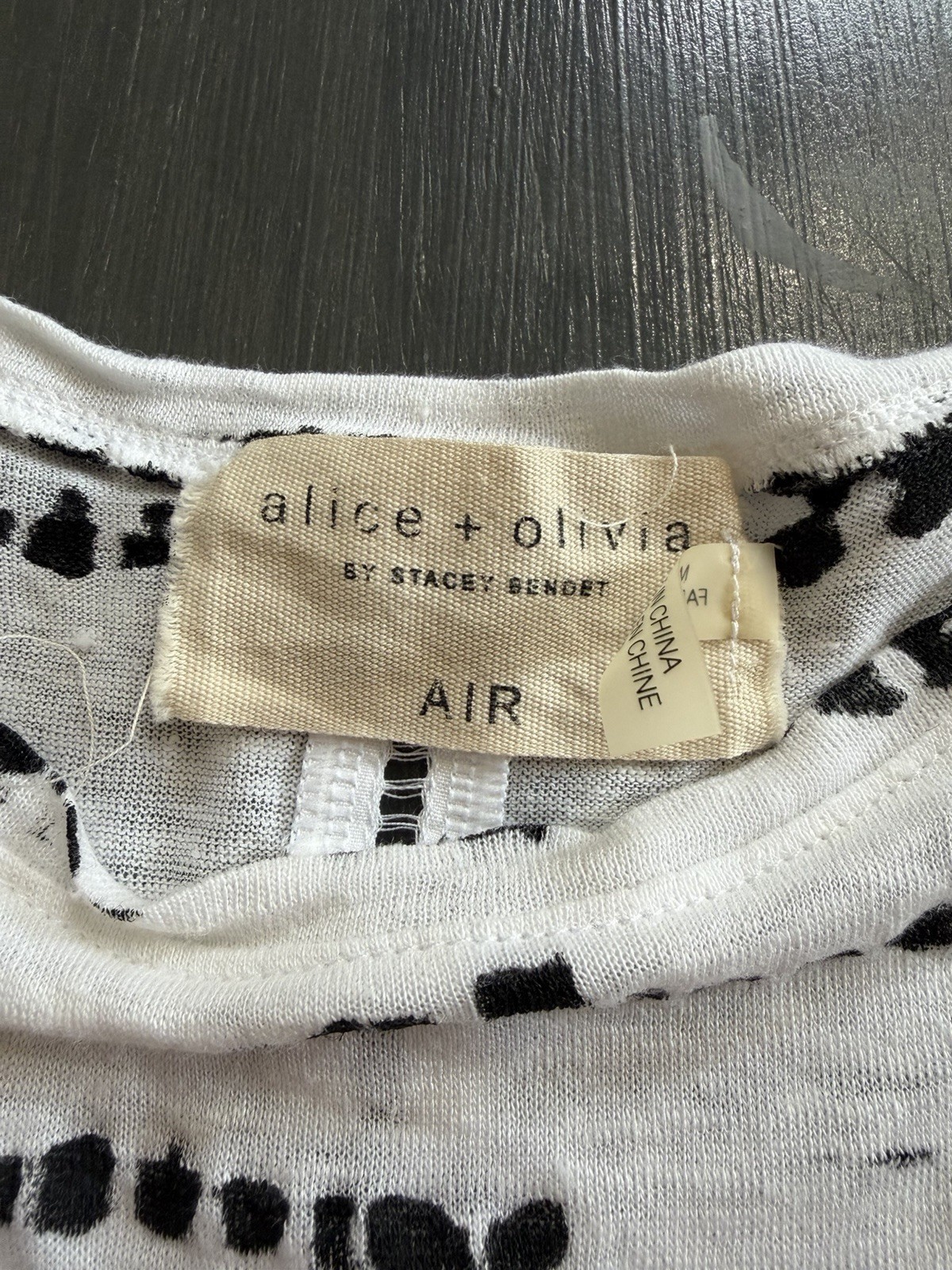 Alice + Olivia By Stacey Bendet AIR White Black Abstract Print Linen Blend Tee