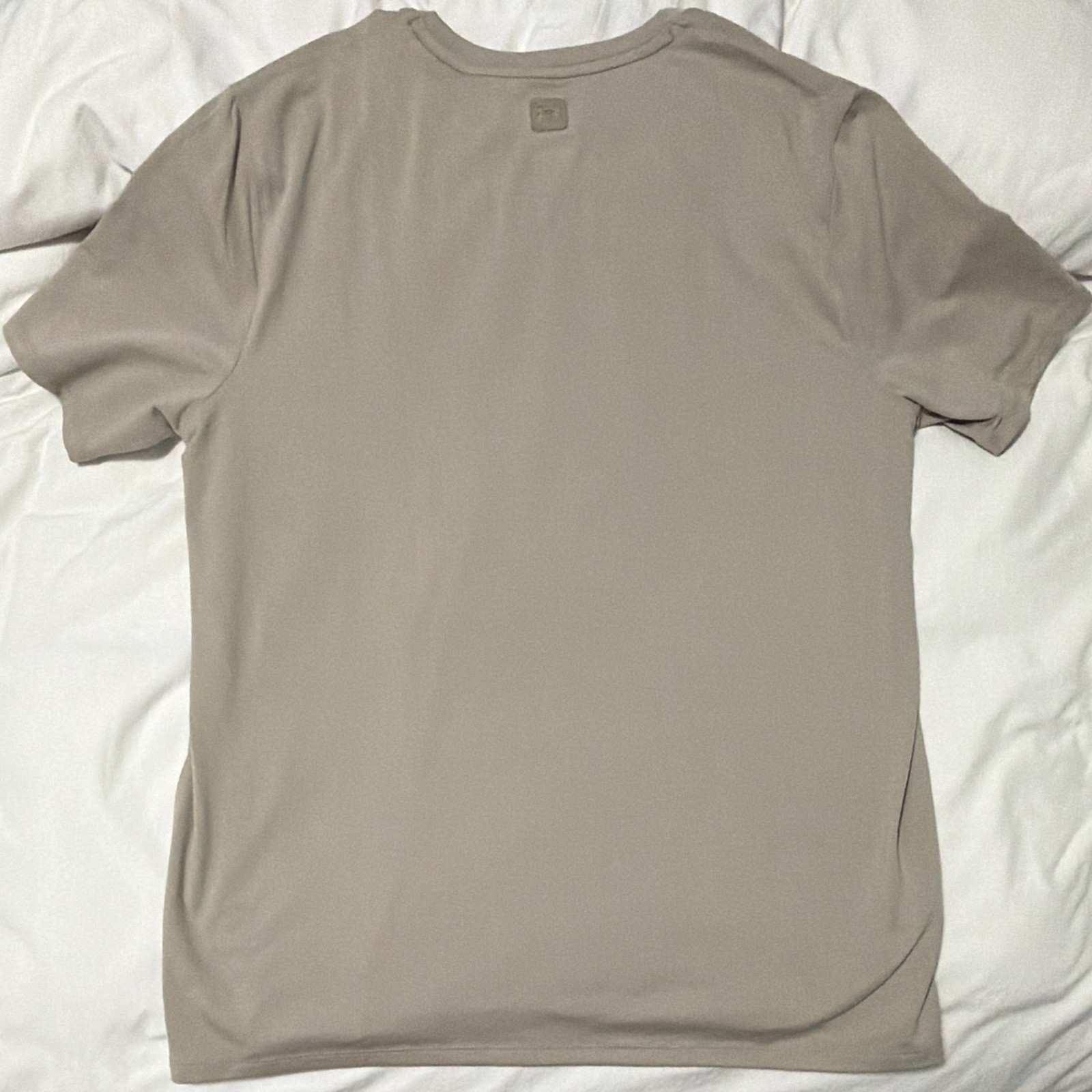 Under Armour Men’s Loose Fit Lightweight Crew Neck Short Sleeve T-Shirt Beige L