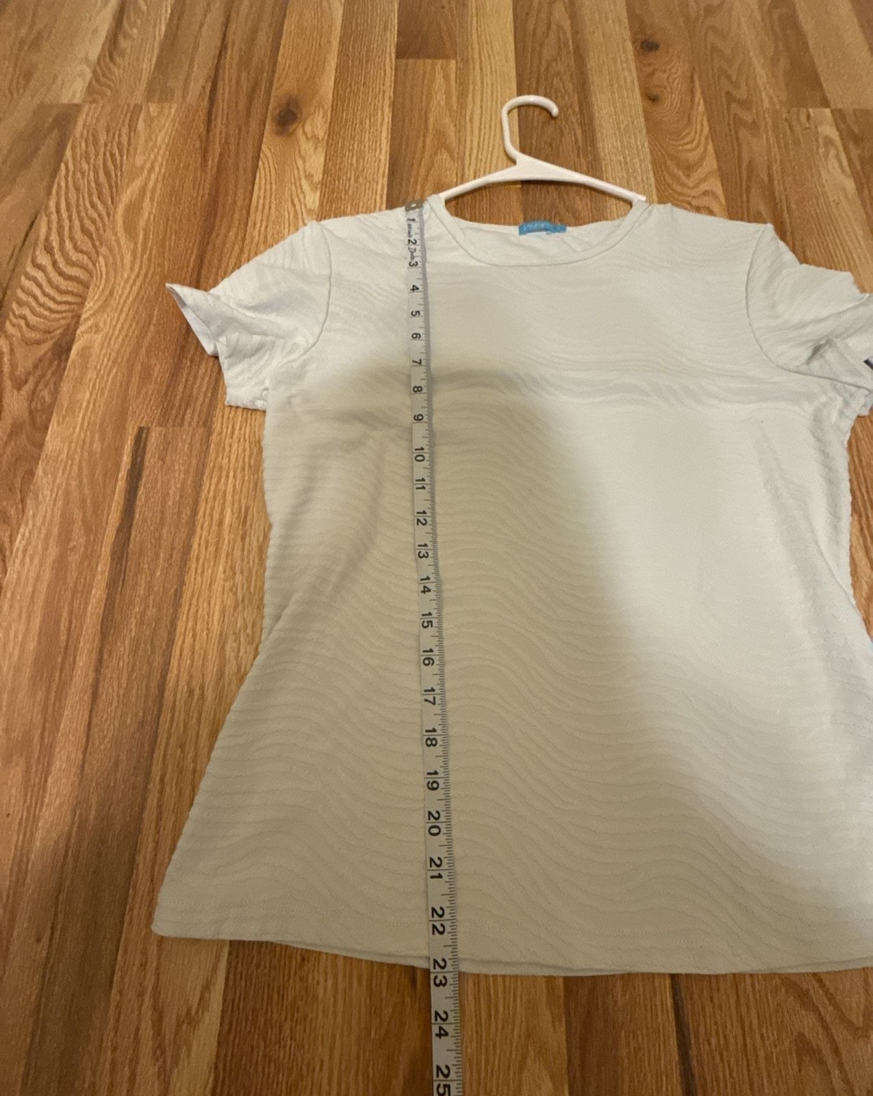 J. McLaughlin Women’s White Radio Waves Textured Jacquard Crew Neck Tee