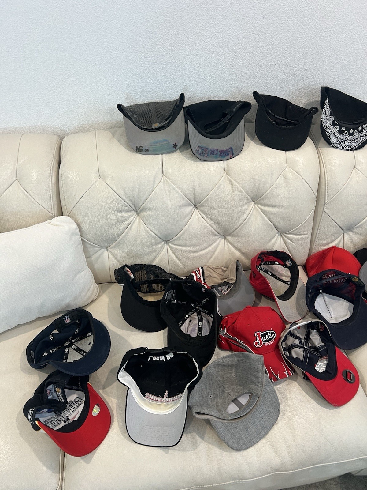 Huge Hat Collection – 41 Caps (Carhartt, MLB, NFL, Vintage)”