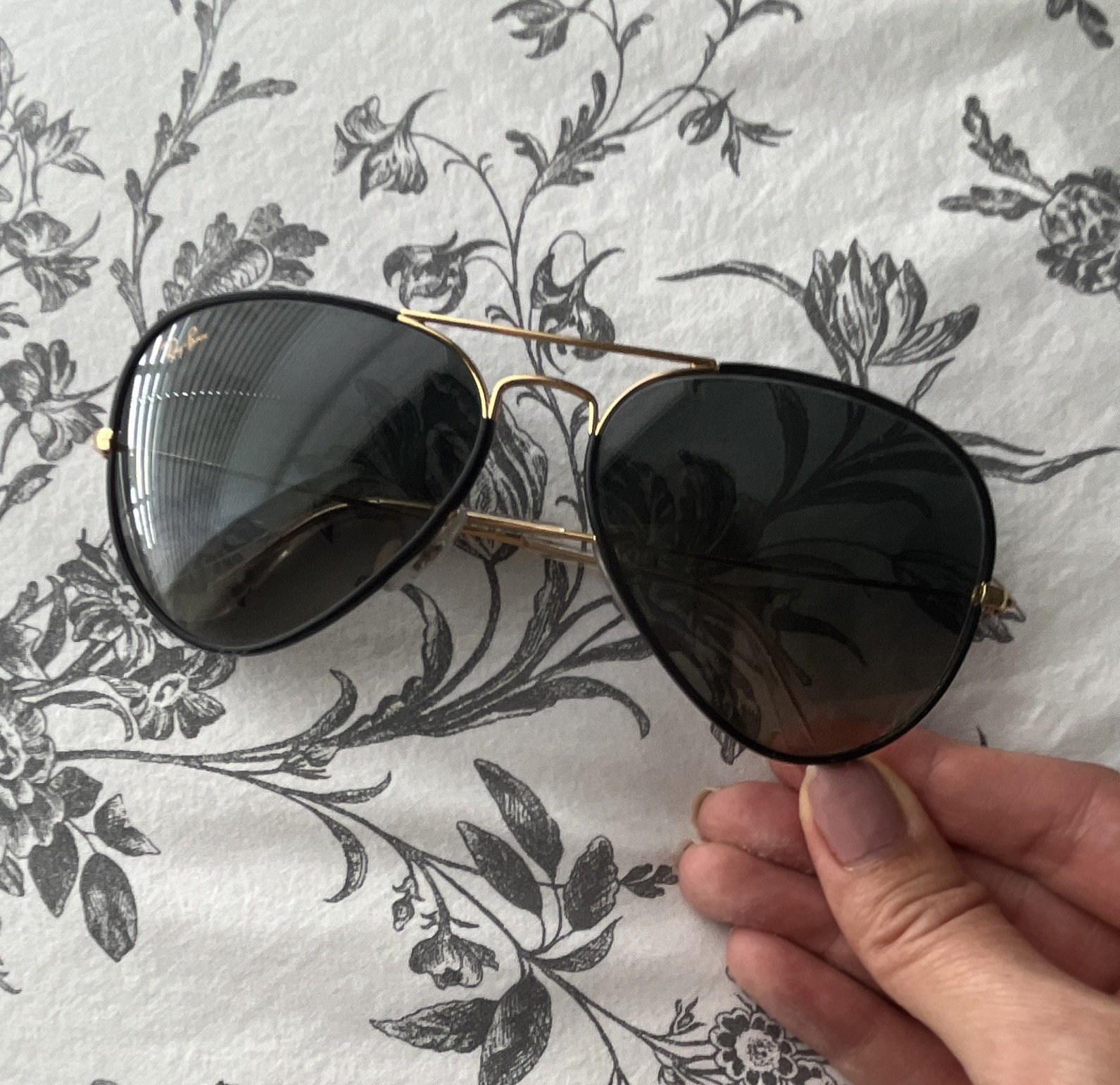 Ray-Ban Aviator Women’s Sunglasses Gold Metal Frame Black Gradient Glass Lens