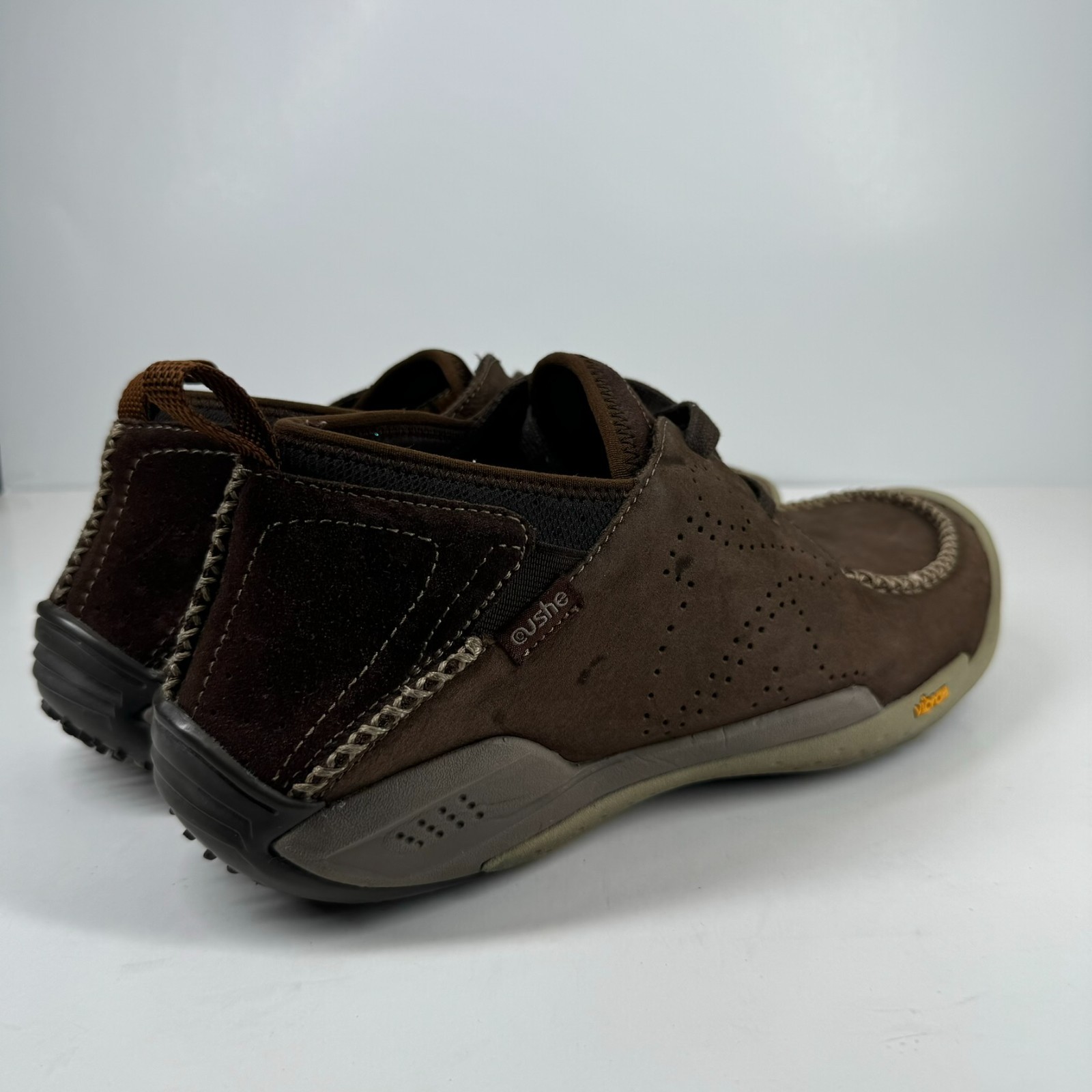 Cushe Baja Chill Men’s US 11 Dark Brown Suede Oxford Loafers Vibram Sole UM00131