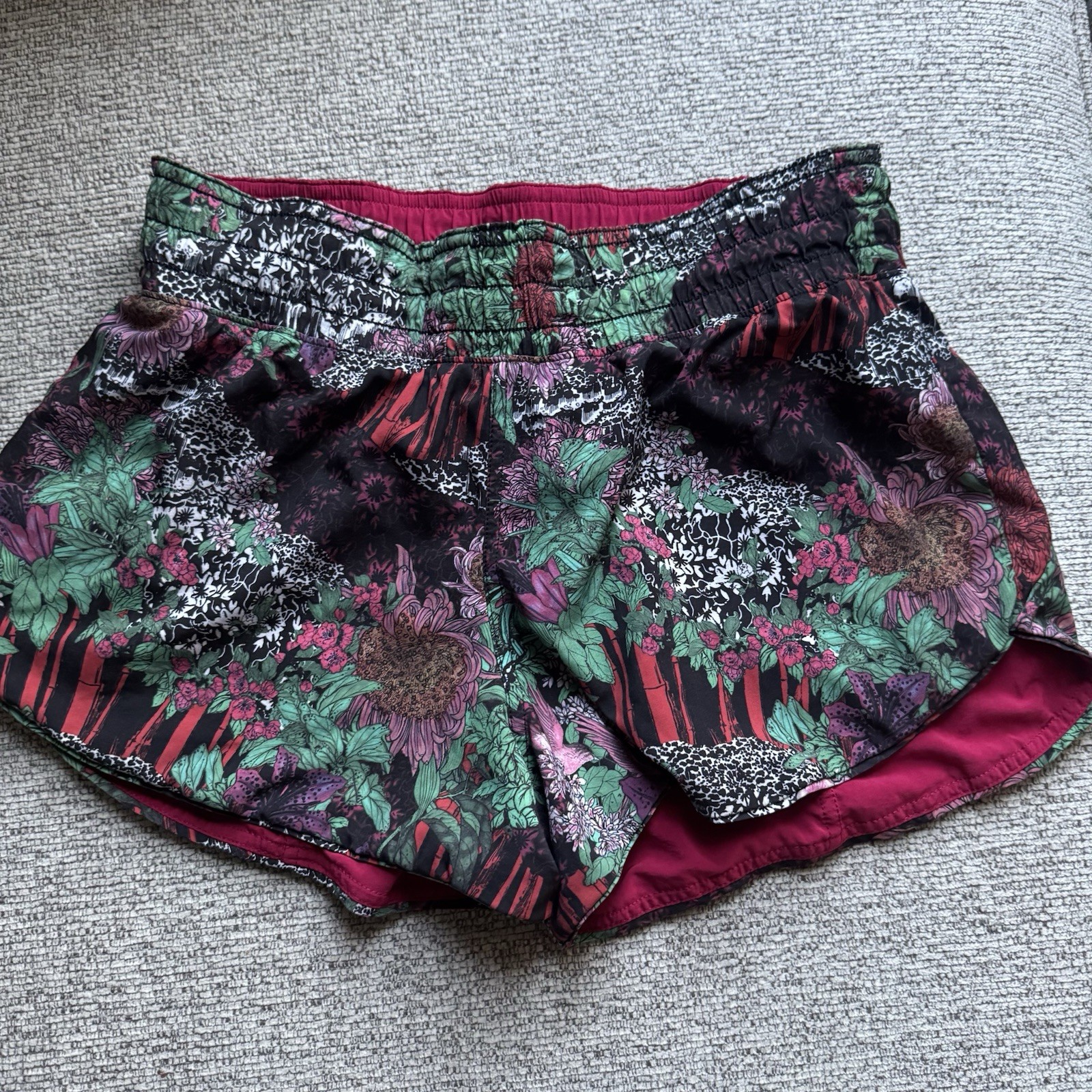 Lululemon Choose a Side Reversible Shorts Size 6 Burgundy/Multi- Color