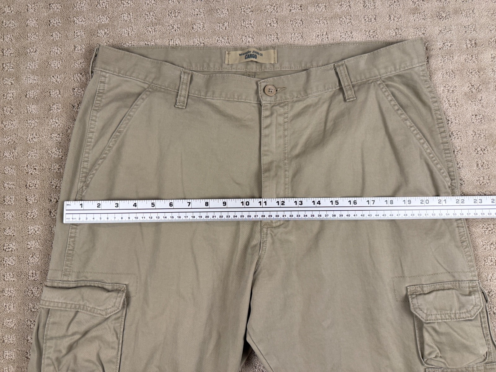 Men’s Wrangler Khaki Cargo Jeans 38×30 #1085