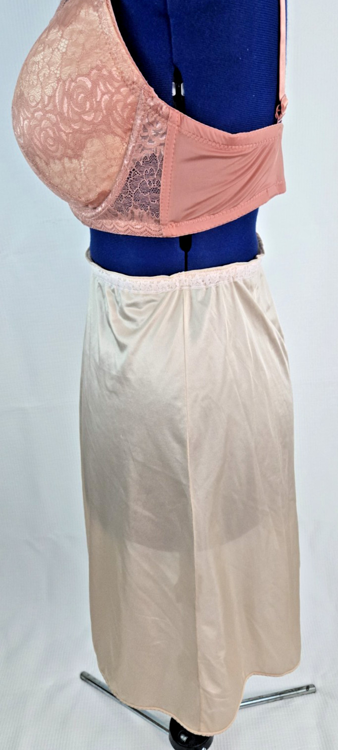 Vassarette 100% Nylon Petticoat beige elastic waist half slip Lingerie Medium