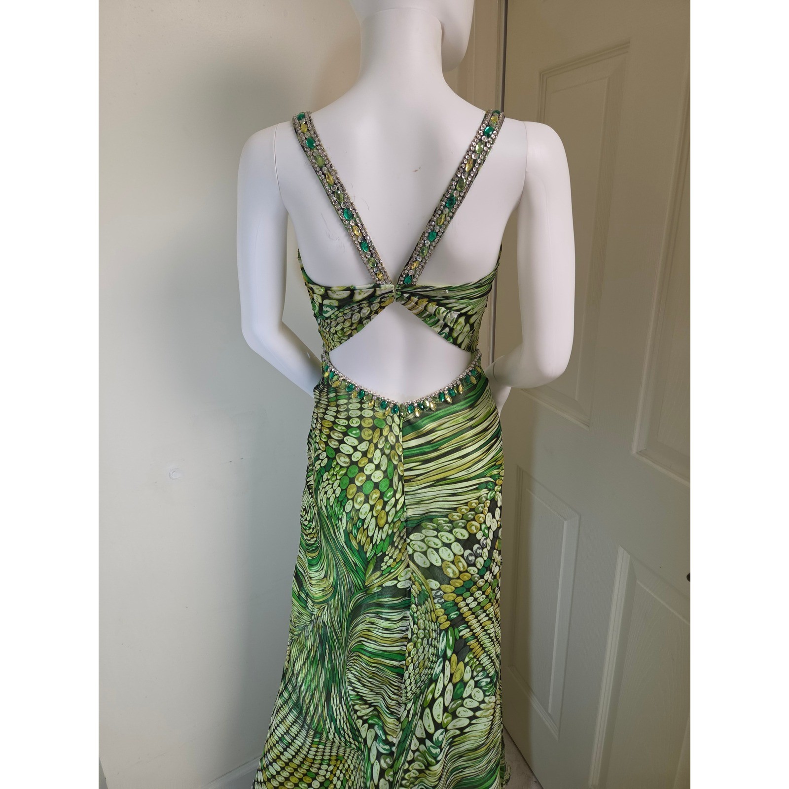Mori Lee Madeline Gardner Green Silk Beaded Keyhole Formal Gown Dress Size 1/2