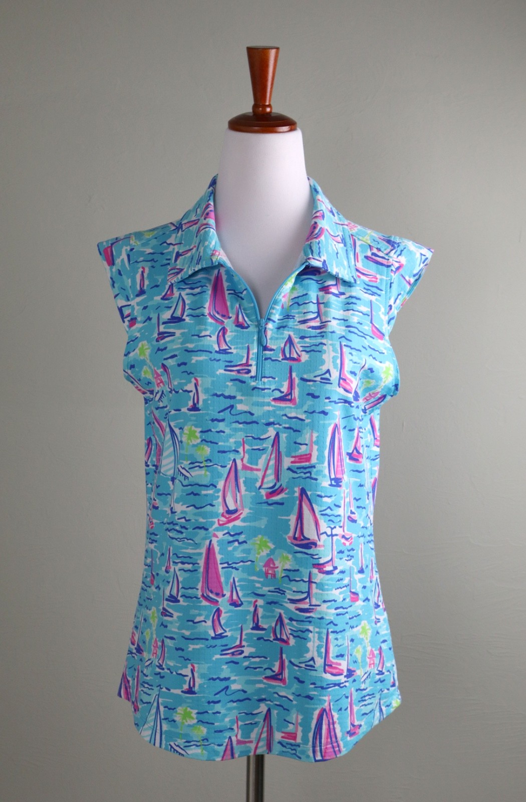 IBKUL $89 Sailboat Stretch Cap Sleeve 1/2 Zip Athletic Golf Top Size Medium