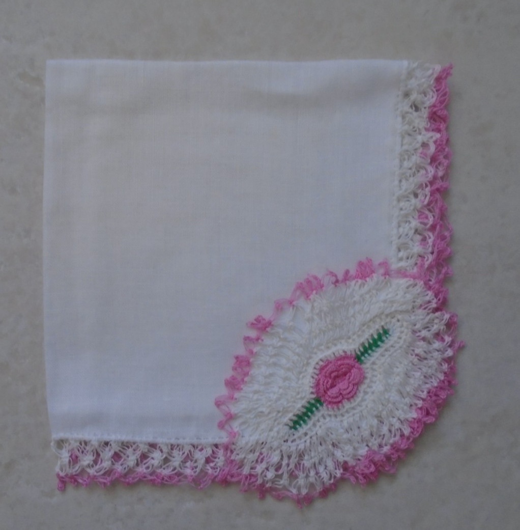 EXQUISITE HAND CROCHETED TATTED VINTAGE HANKIE HANDKERCHIEF PINK WHITE LACE 13″