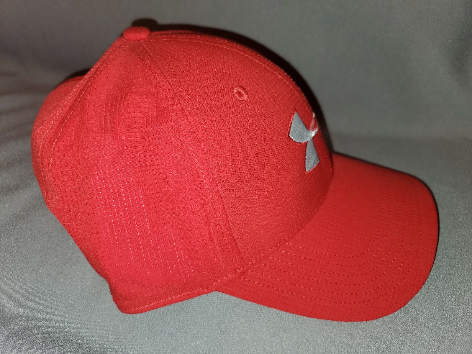 UNDER ARMOUR MENS AIRVENT RED STRAPBACK HAT ONE SIZE FITS ALL NEW 21106471