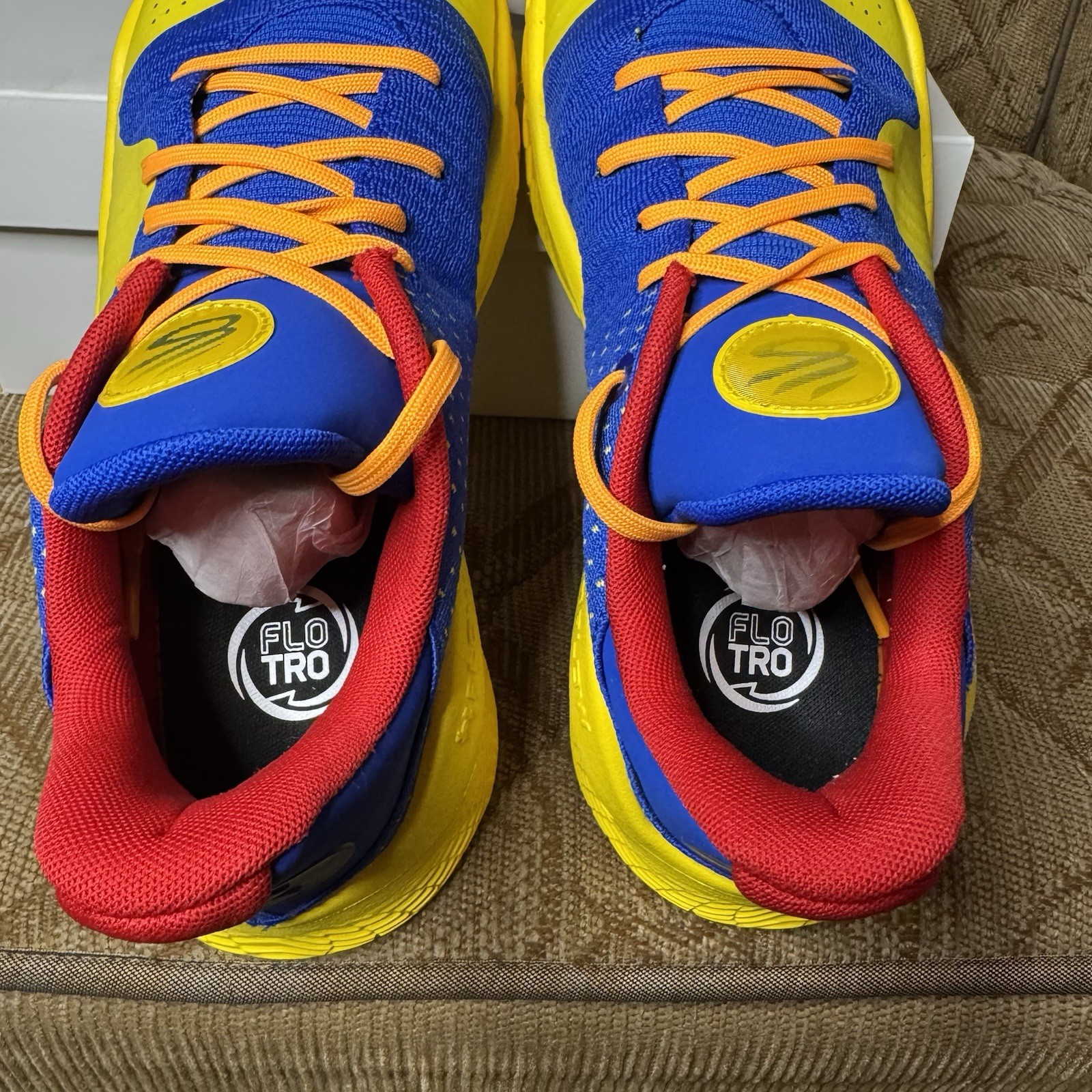UNDER ARMOUR MENS CURRY 4 LOW FLOTRO BASKET BALL #3026620 400 W Extra Blue Laces